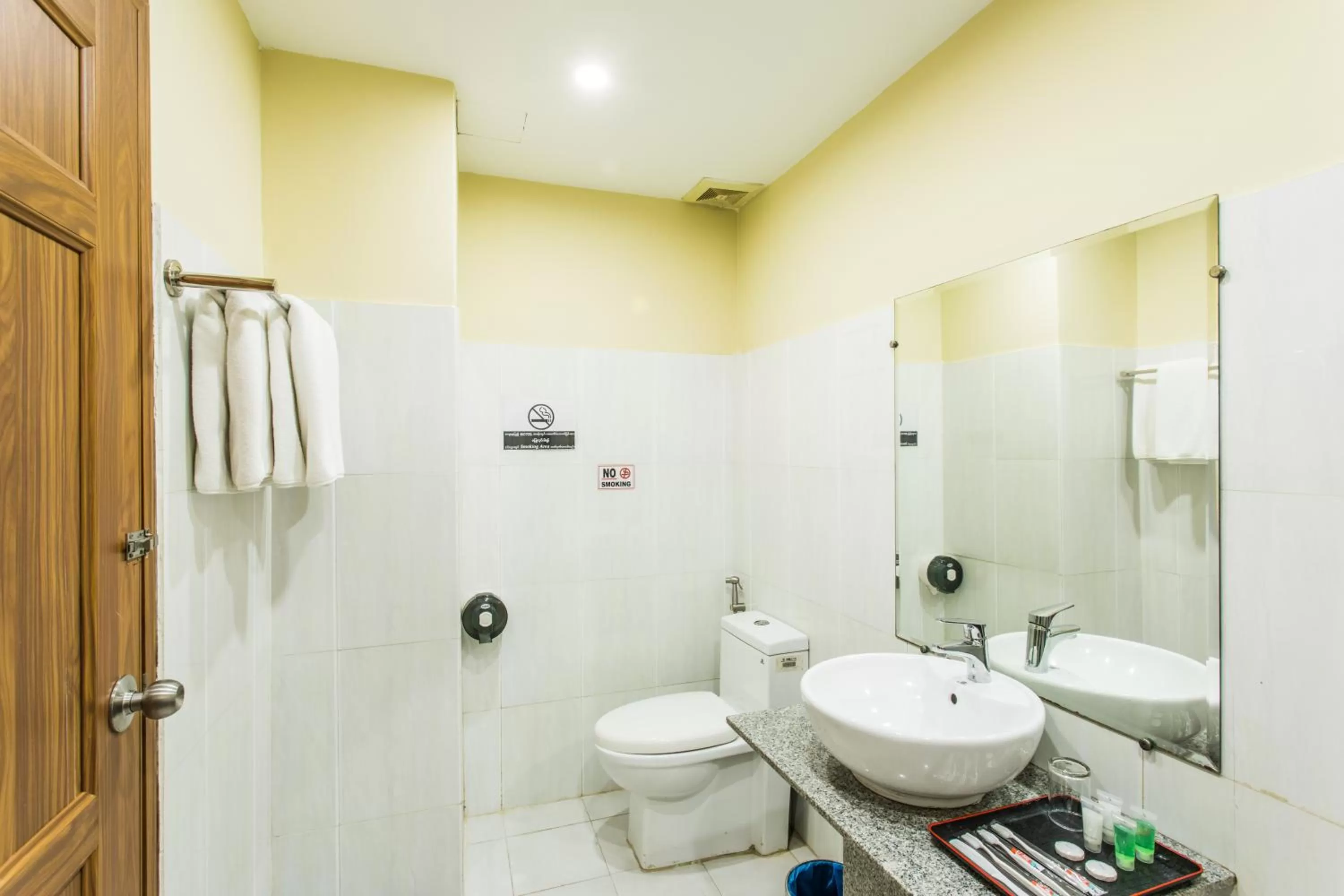 Bathroom in Golden Gate China Town Hotel