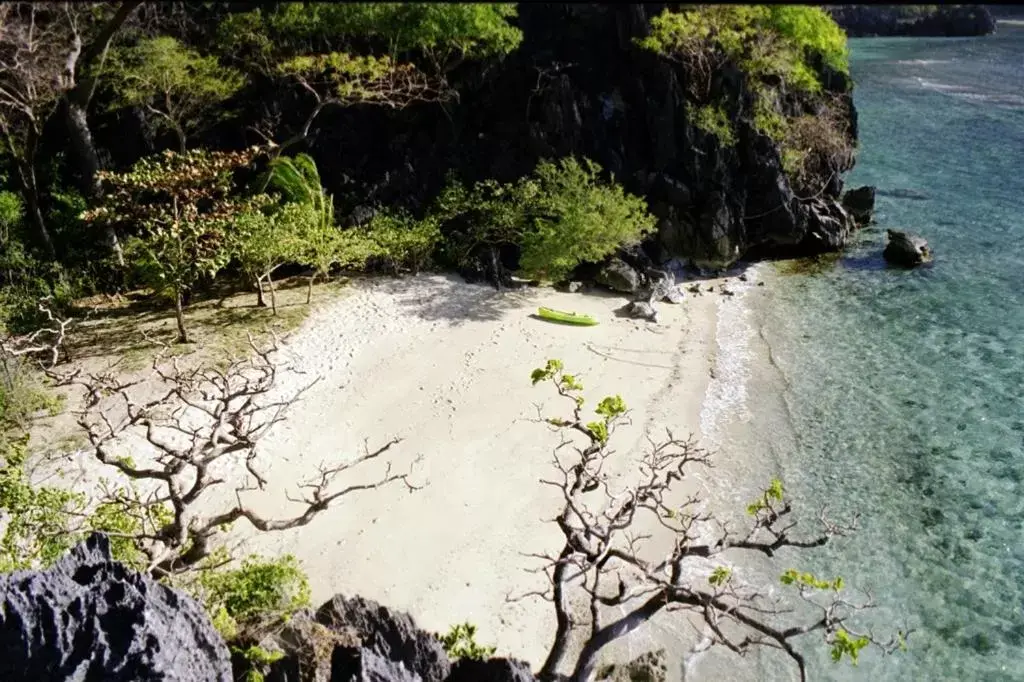 Beach in Sangat Island Dive Resort