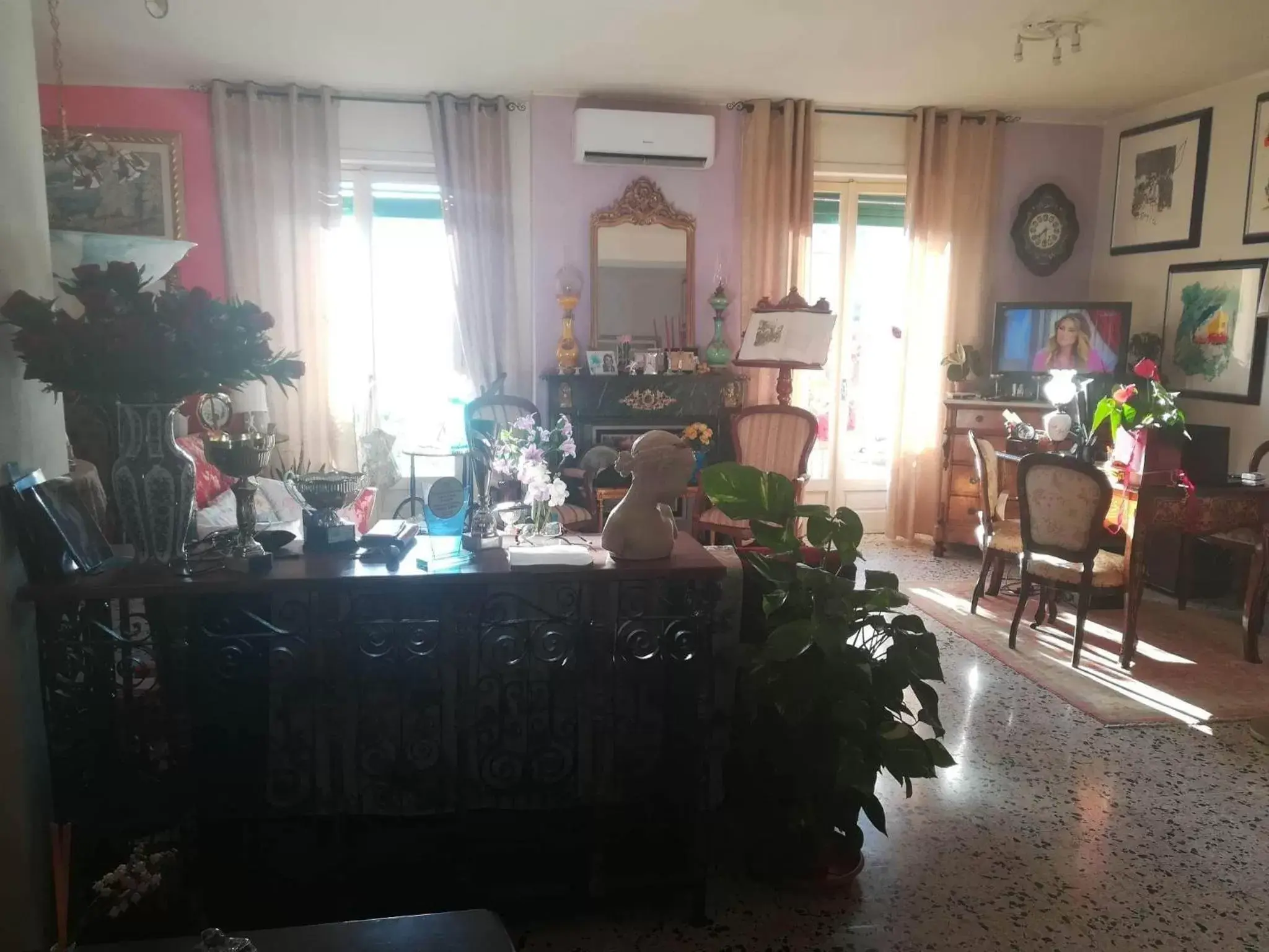 Living room, Restaurant/Places to Eat in Domus Aurea