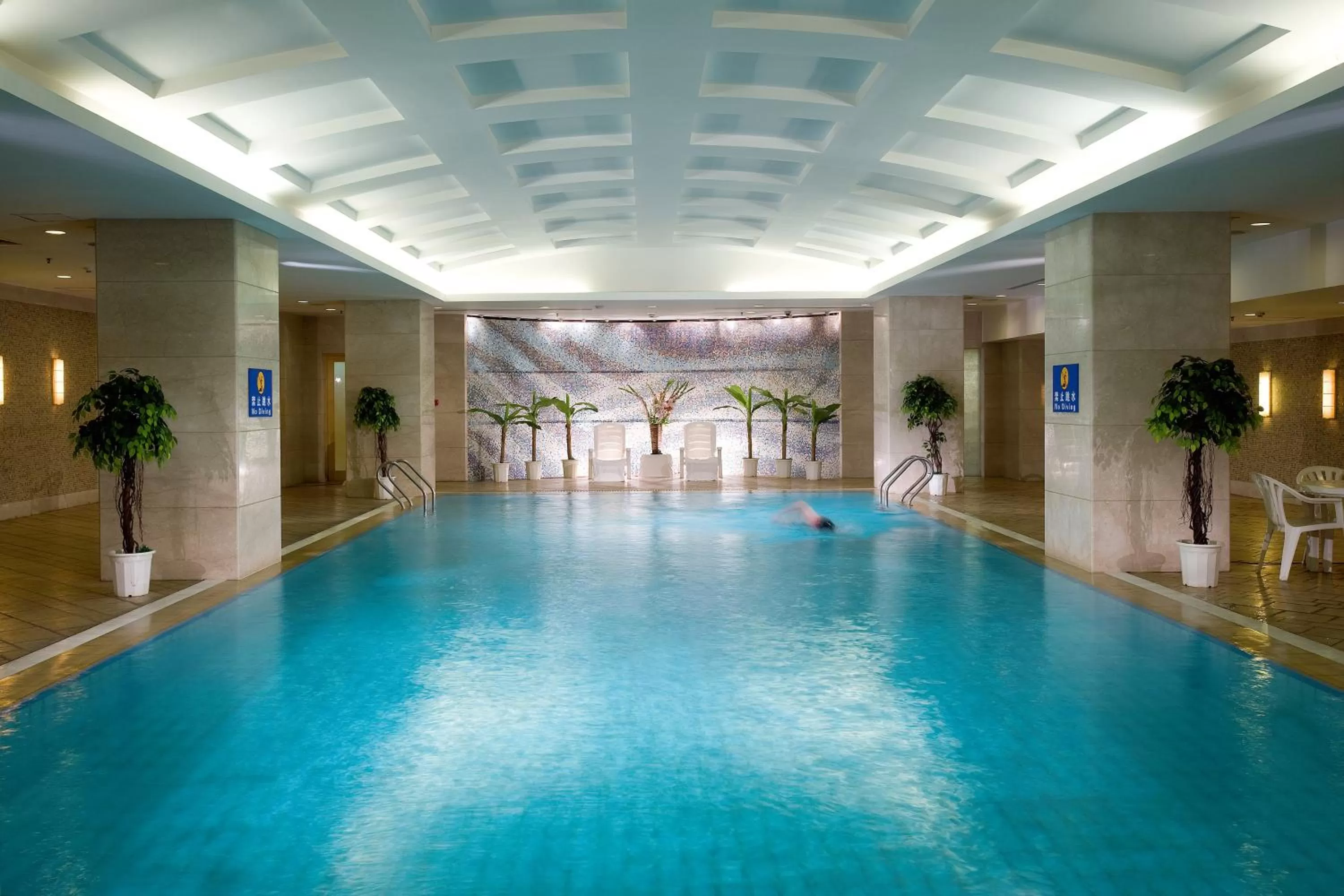 Swimming pool in Grand Mercure Beijing Central
