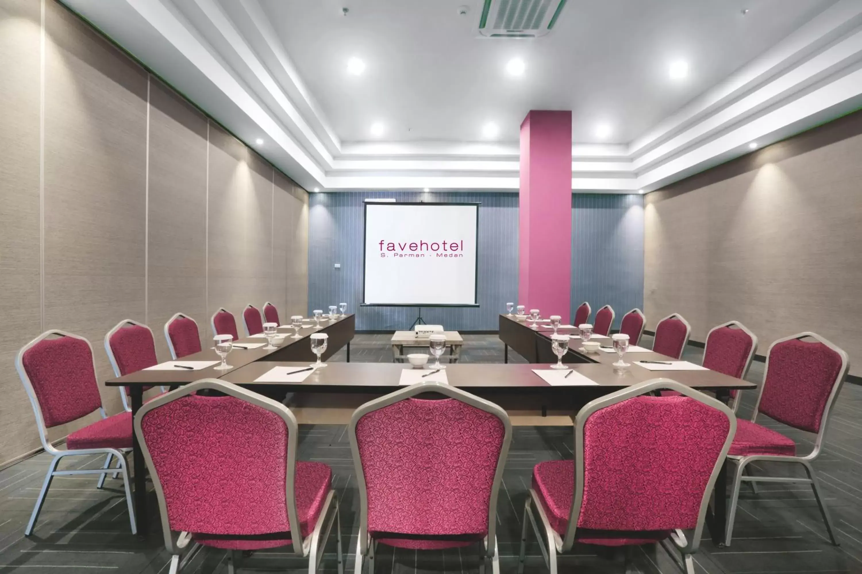 Meeting/conference room in favehotel S. Parman Medan