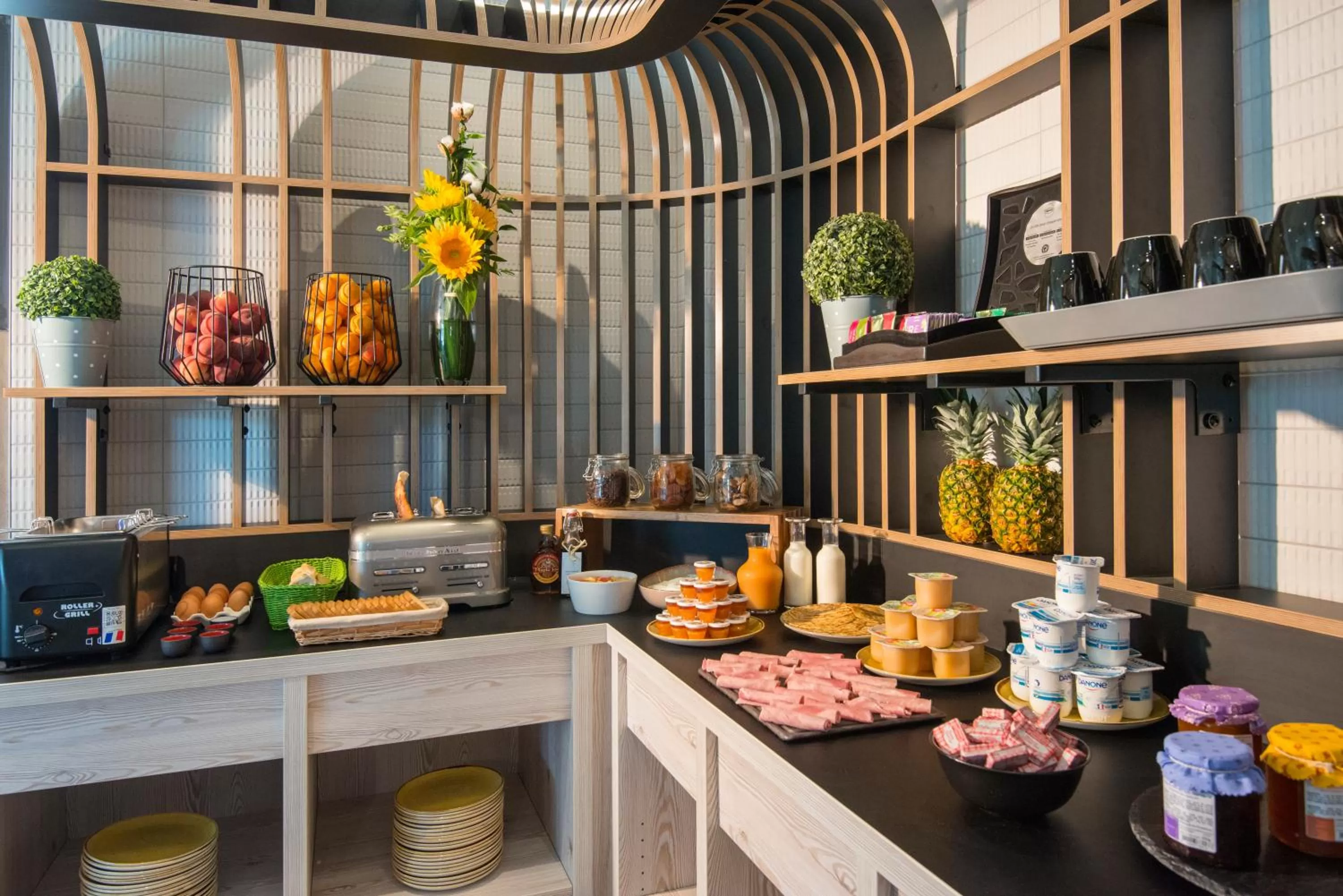 Buffet breakfast in ibis Styles Pertuis Portes du Luberon