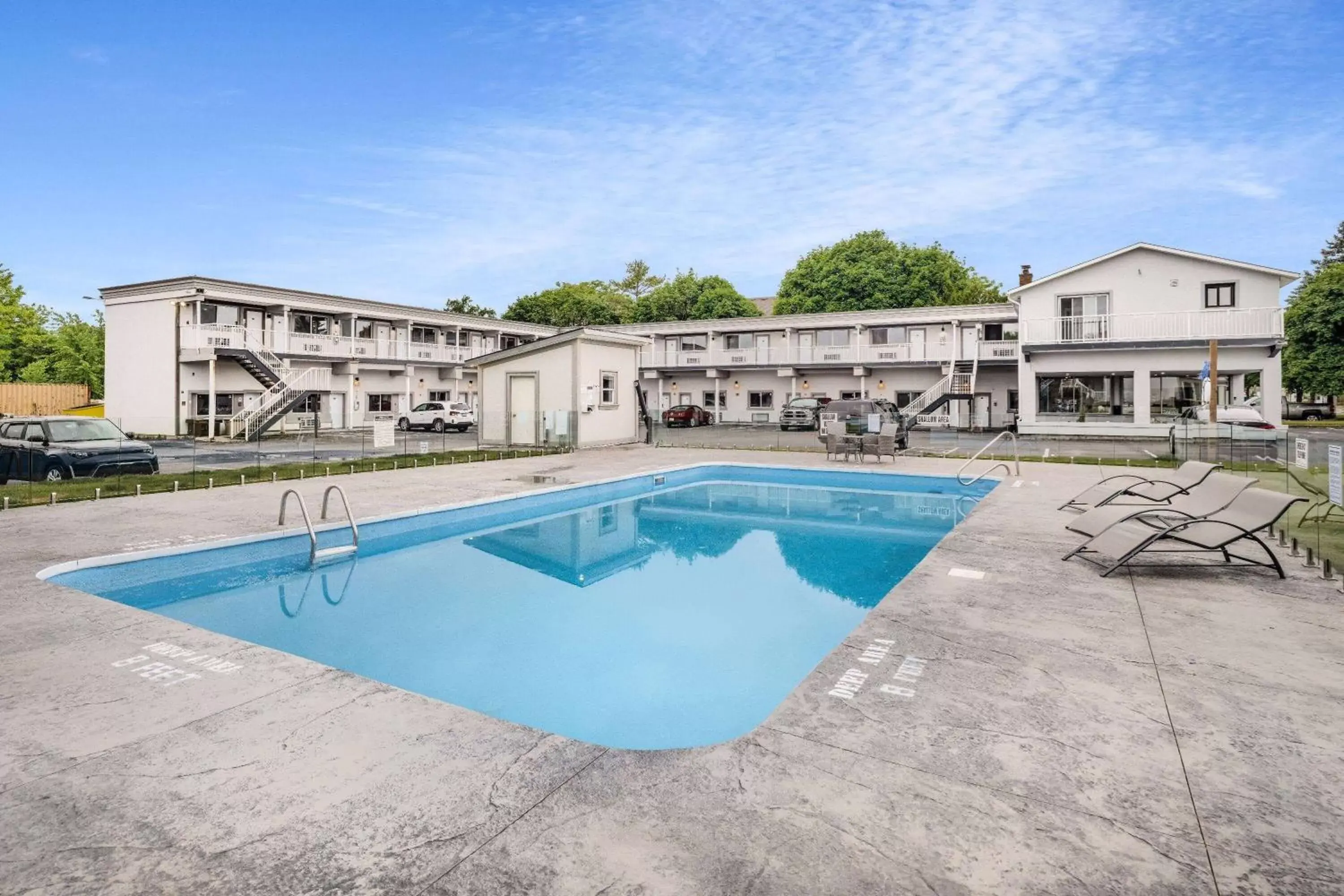 Pool view, Swimming Pool in Super 8 by Wyndham Niagara Falls ON