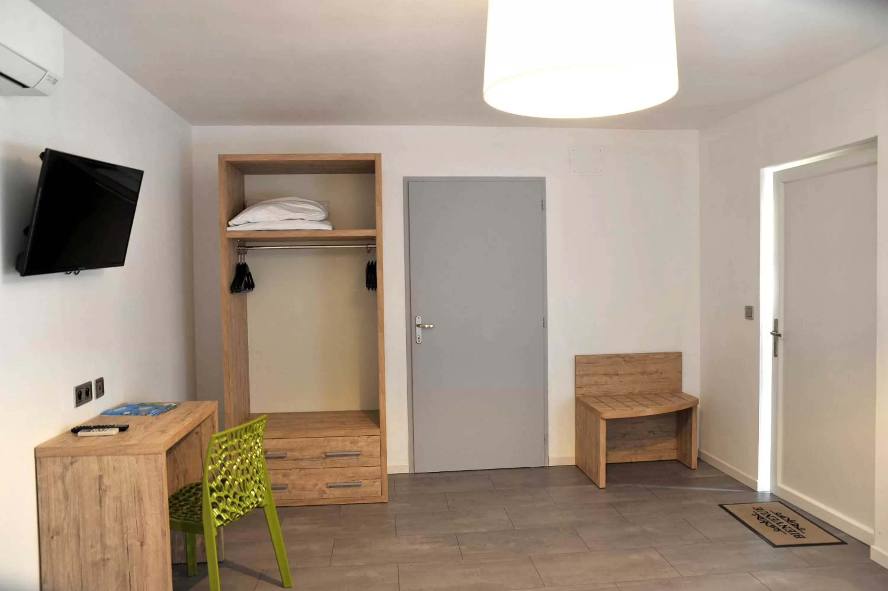 TV/Entertainment Center in Grand Hôtel