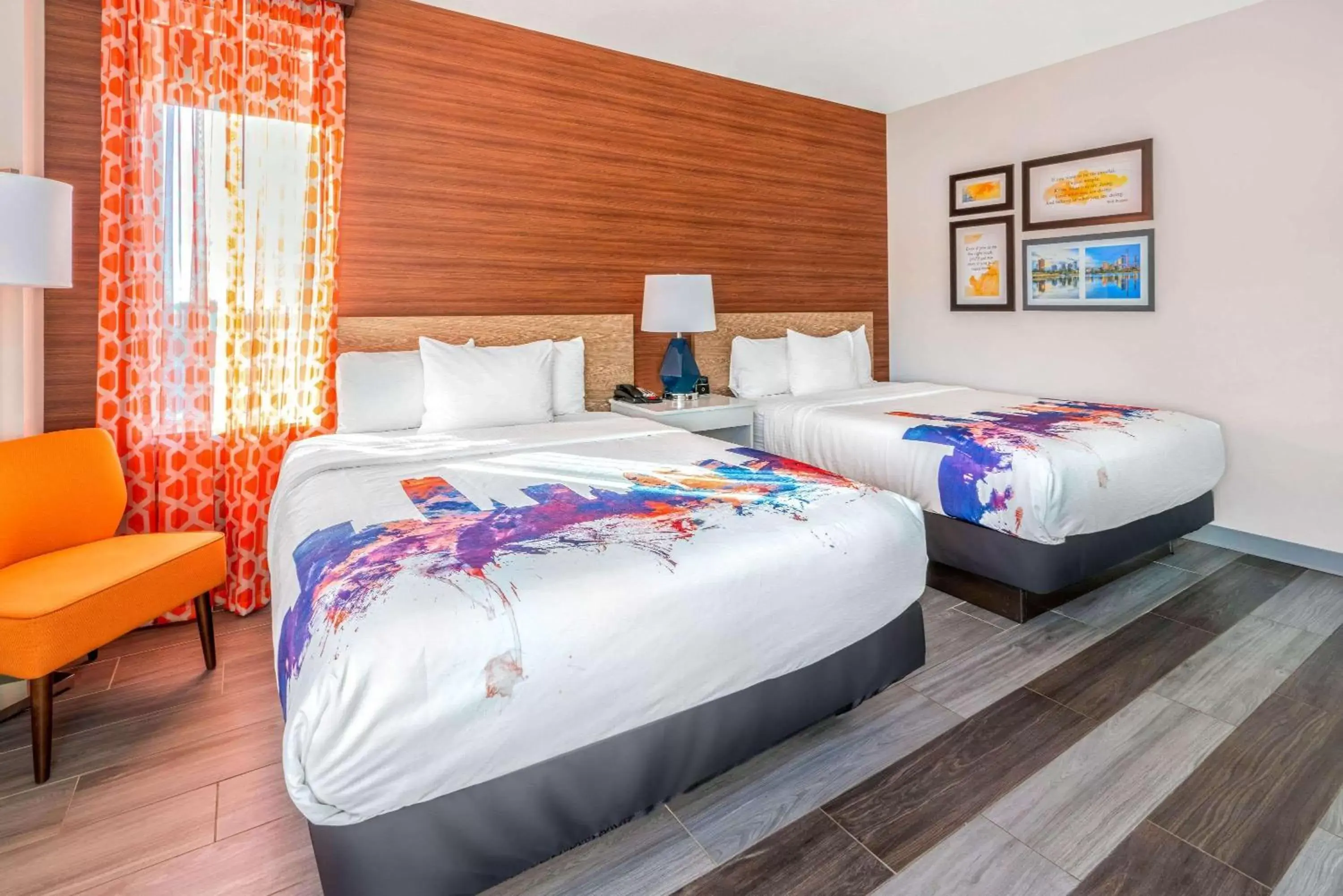 Bed in La Quinta by Wyndham Oklahoma City Airport