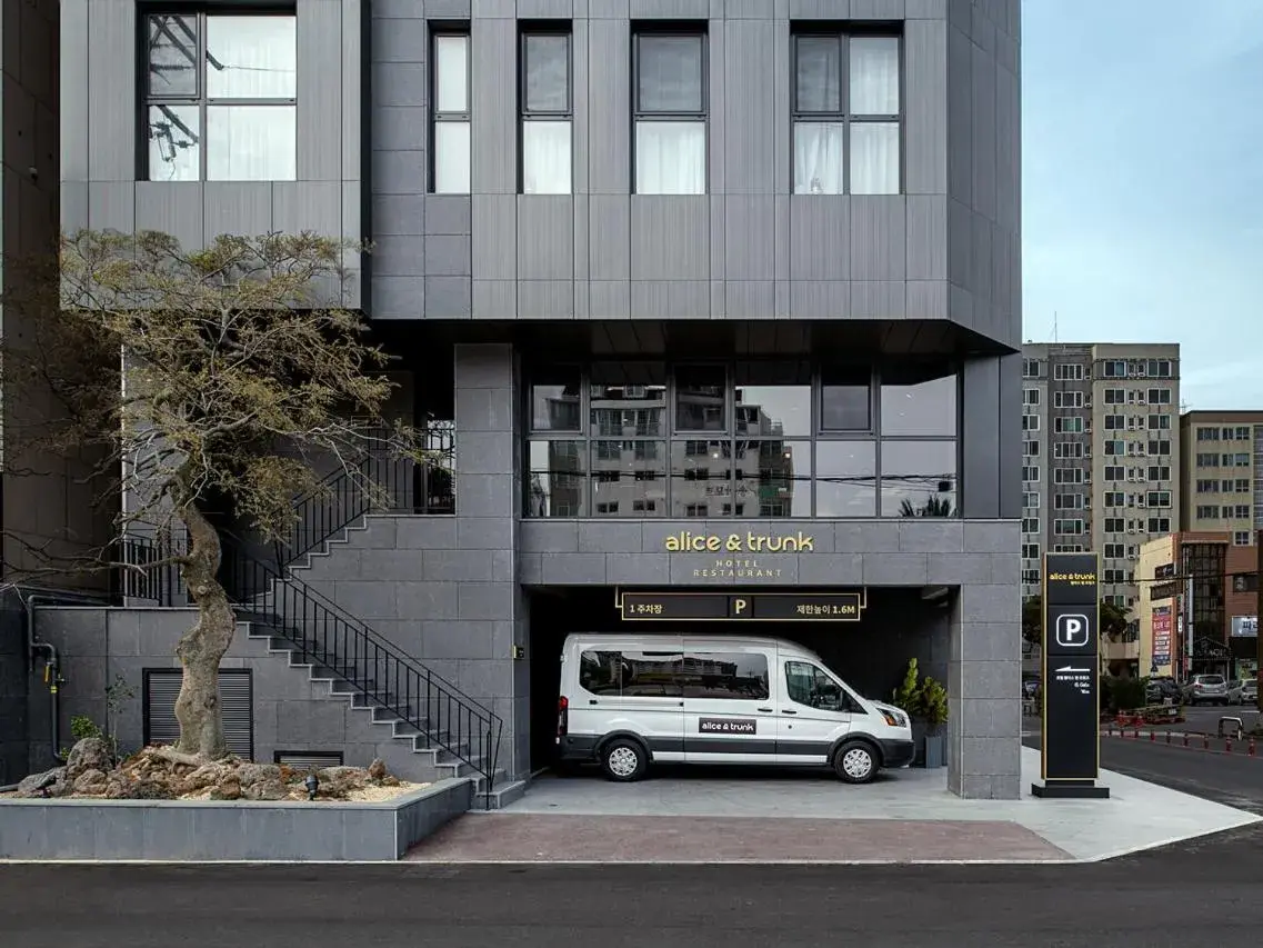 Facade/entrance in Hotel Alice and Trunk Facade/entrance in Hotel Alice and Trunk