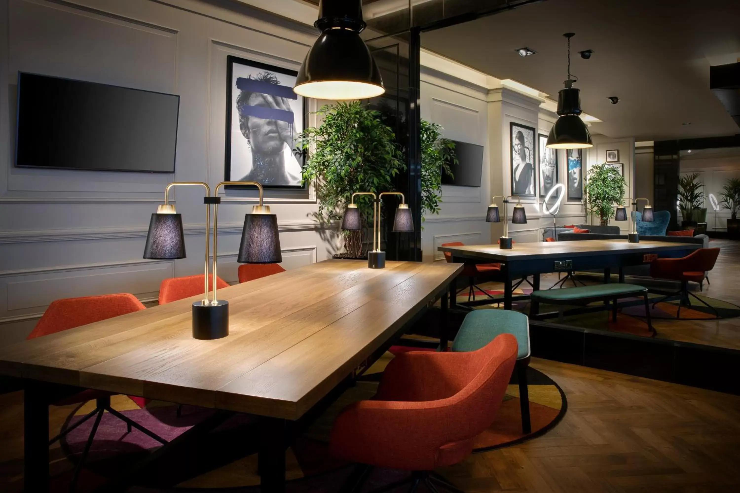 Lobby or reception, Lounge/Bar in Leonardo Royal Hotel London City - Tower of London