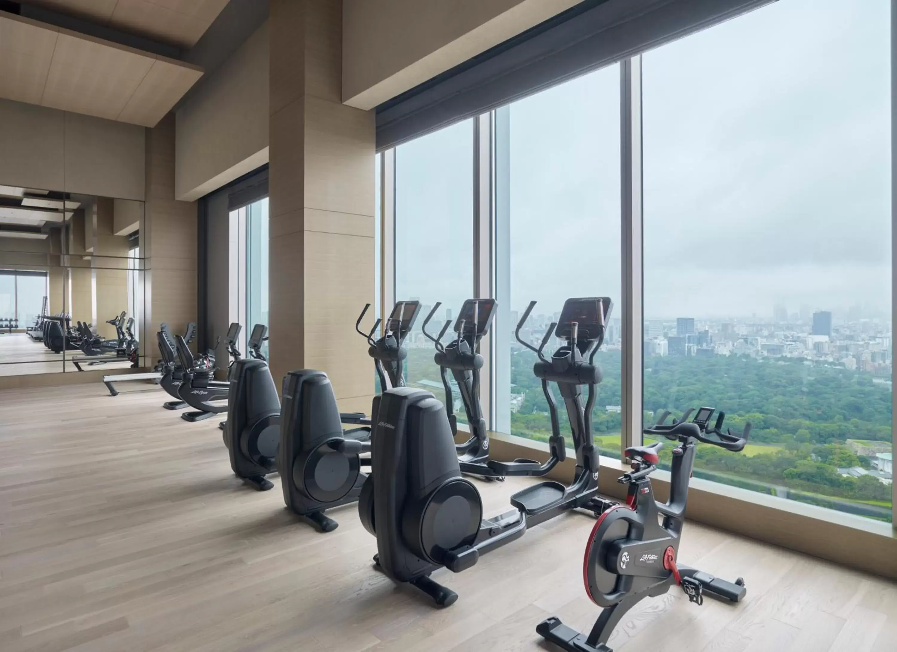 Fitness centre/facilities in Four Seasons Hotel Tokyo at Otemachi Fitness centre/facilities in Four Seasons Hotel Tokyo at Otemachi
