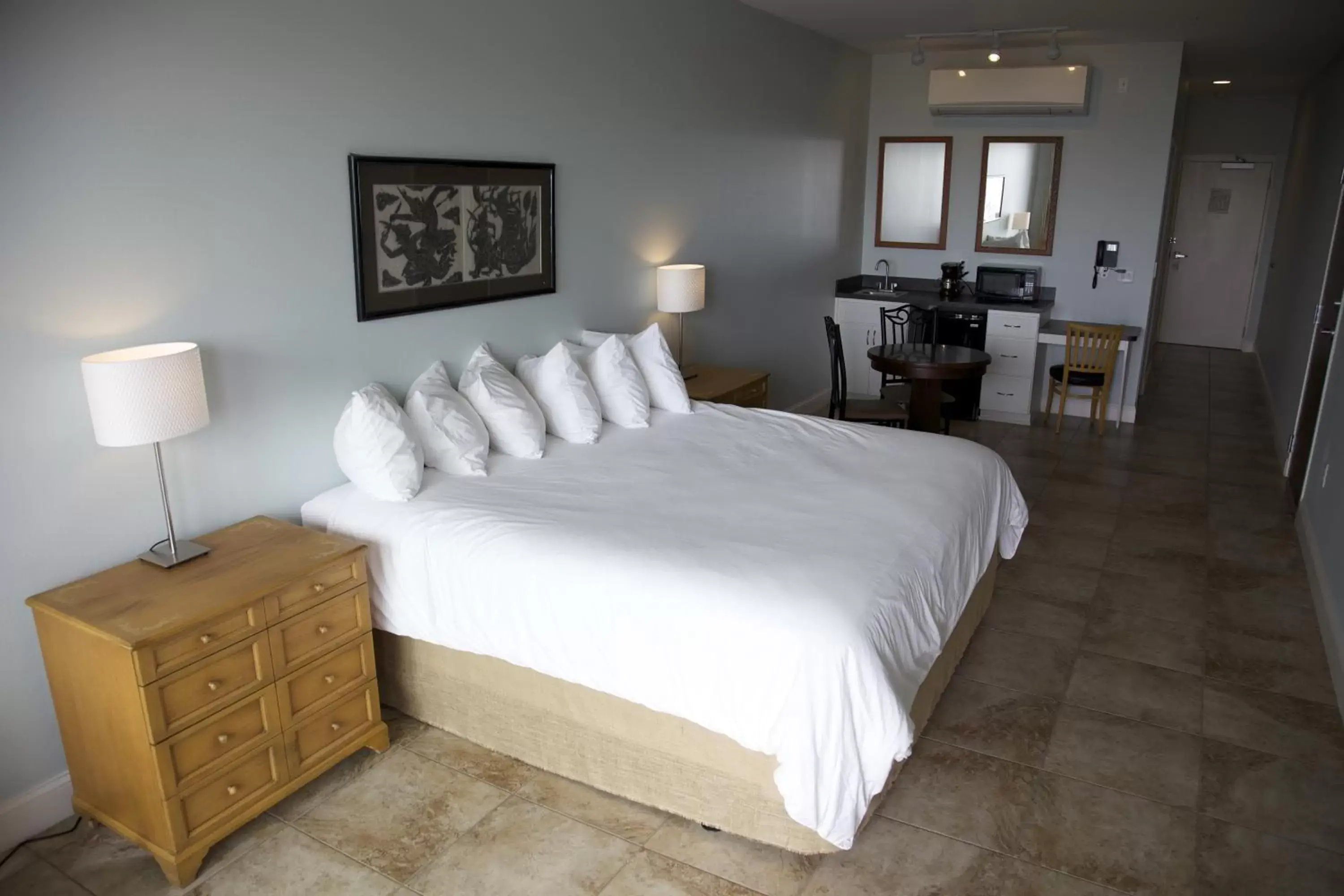 Deluxe King Room in Key West Resort - Lake Dora Deluxe King Room in Key West Resort - Lake Dora