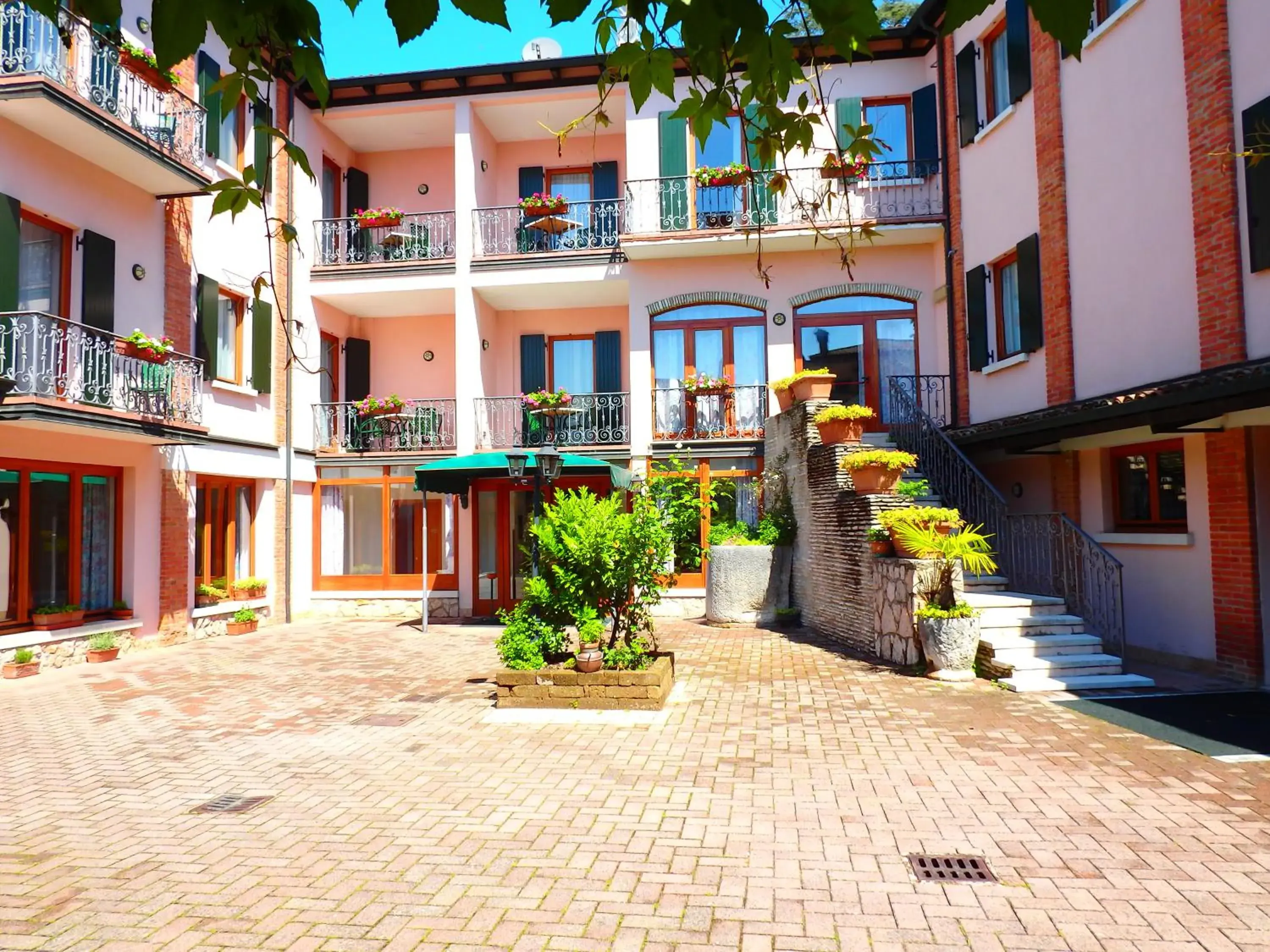 Facade/entrance, Property Building in Hotel Meridiana