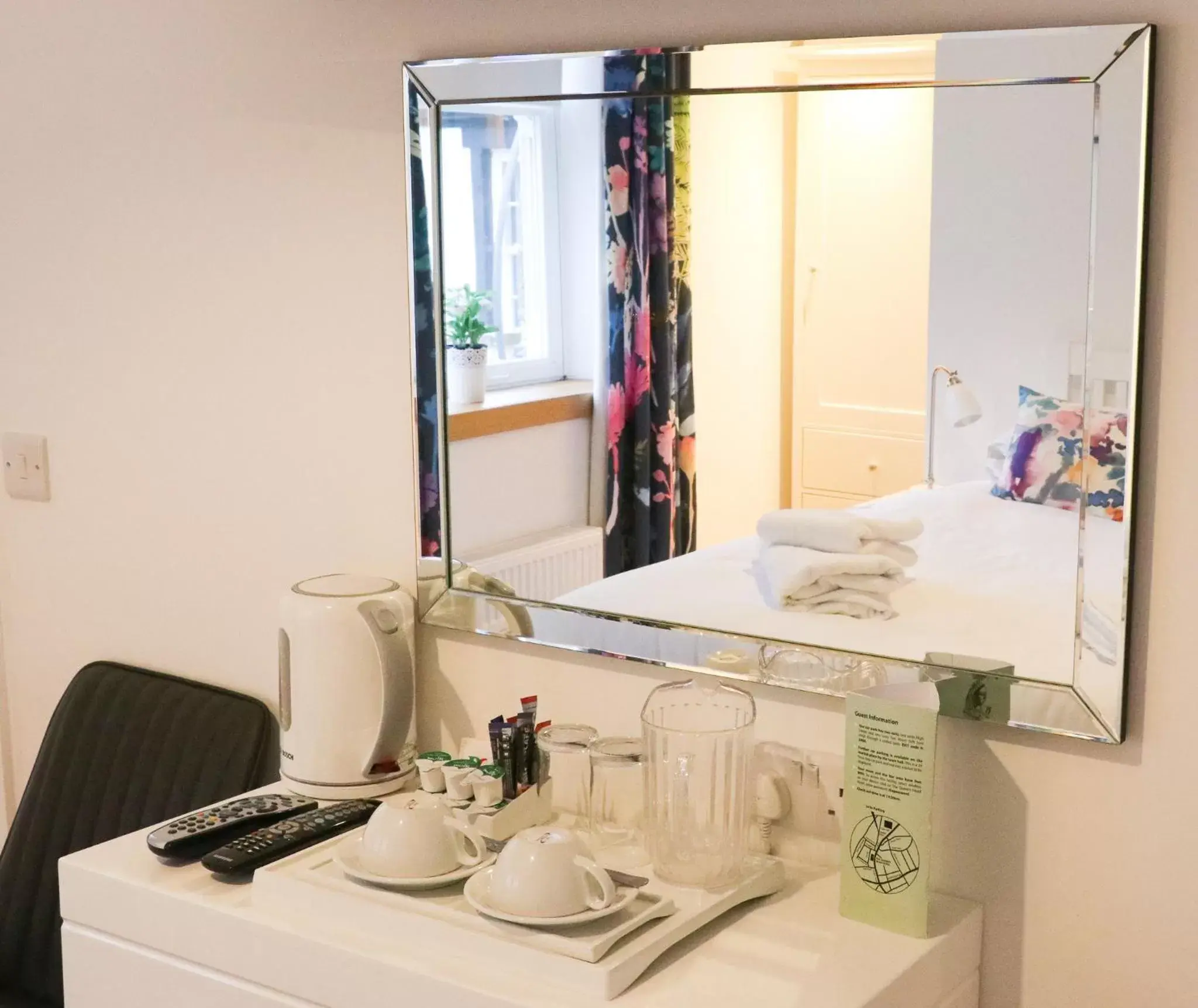 Bathroom in The Queen's Head Hotel