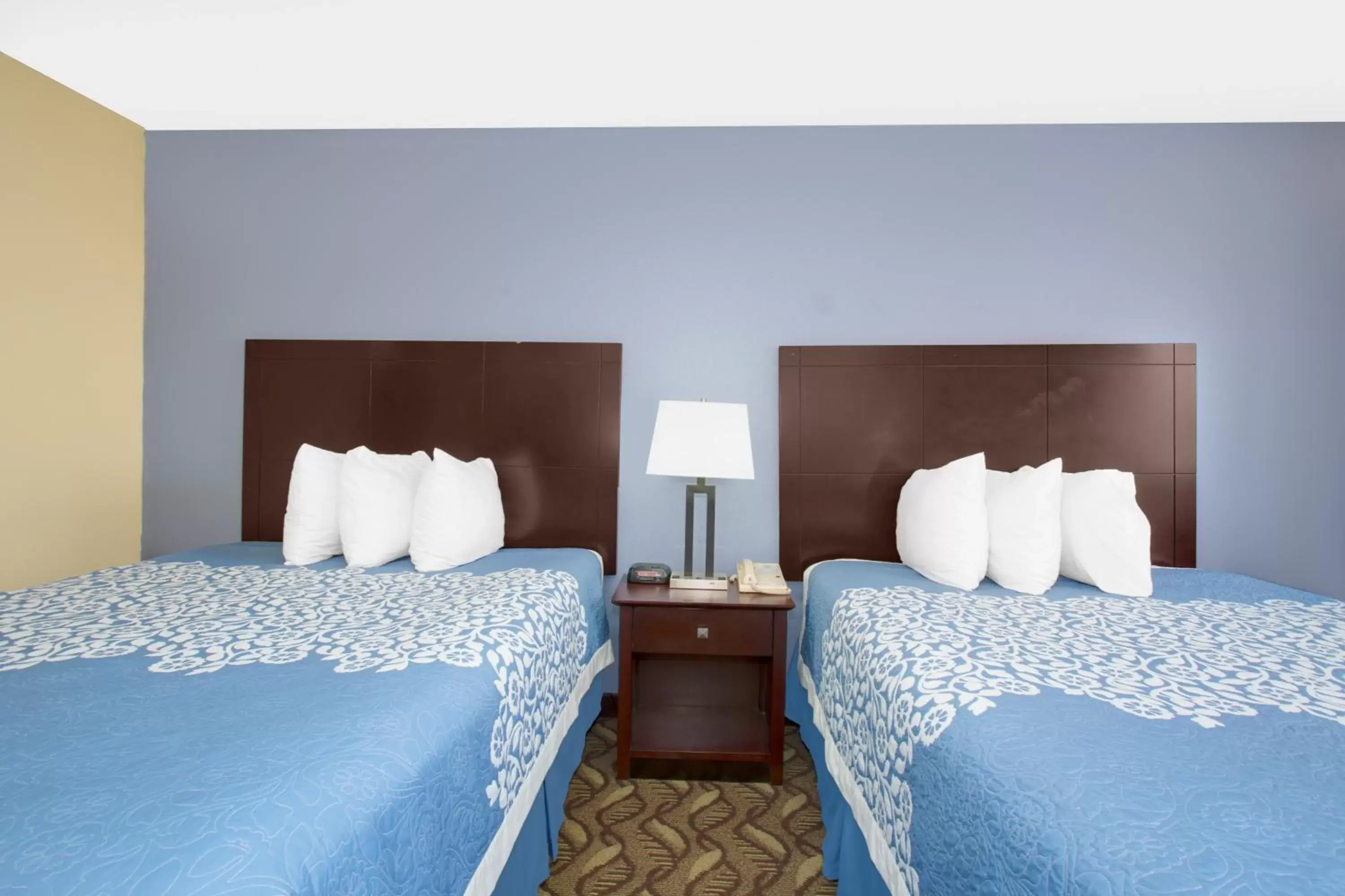 Photo of the whole room, Bed in Days Inn by Wyndham North Platte