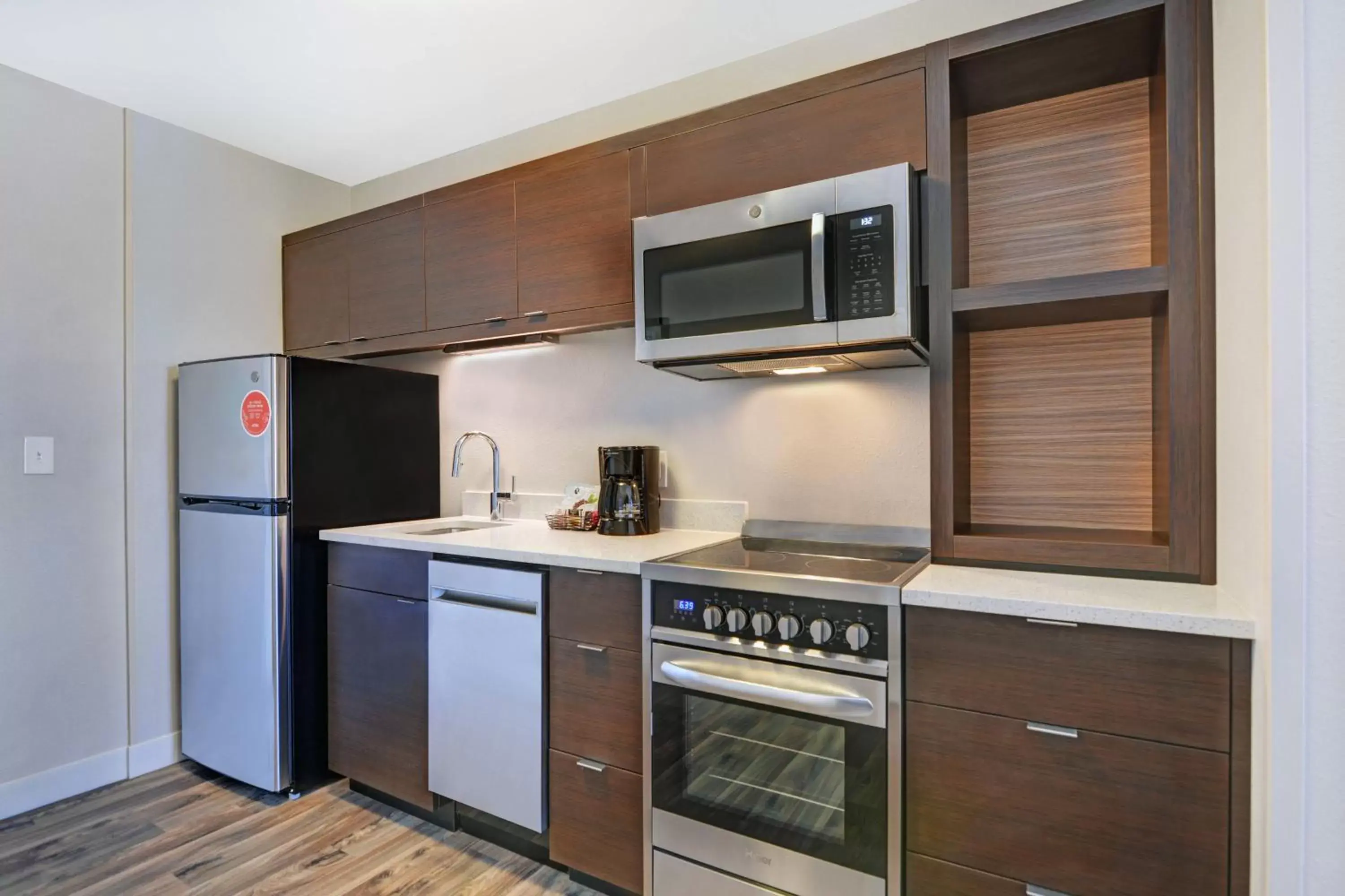 Kitchen or kitchenette, Kitchen/Kitchenette in TownePlace Suites by Marriott Jackson Airport/Flowood