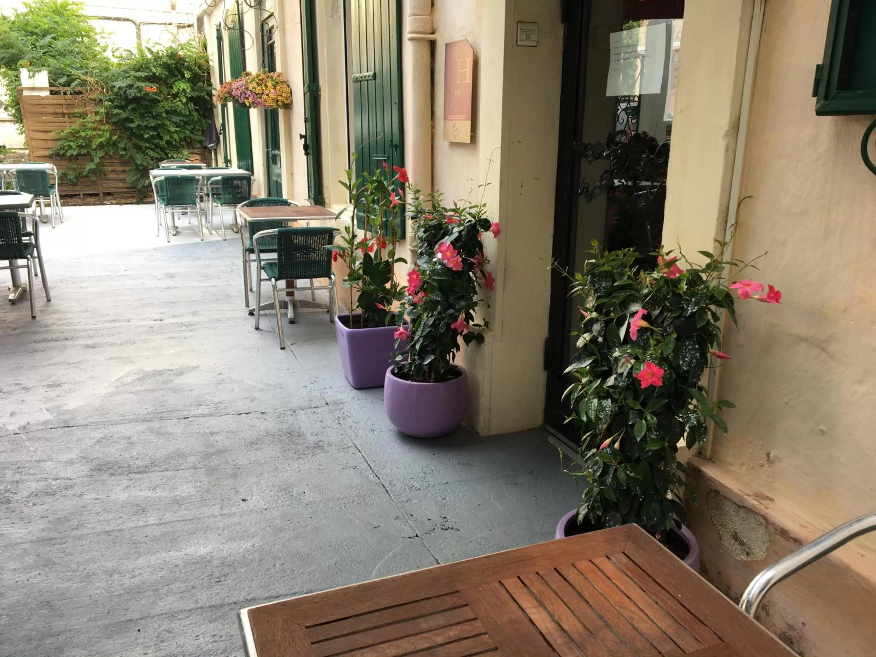 Patio in Hostellerie De La Source