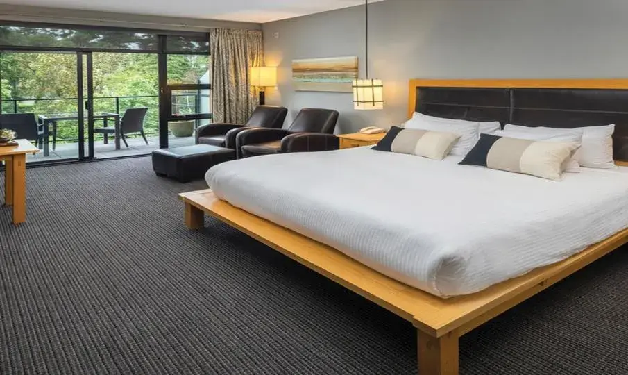 Bed in Brentwood Bay Resort