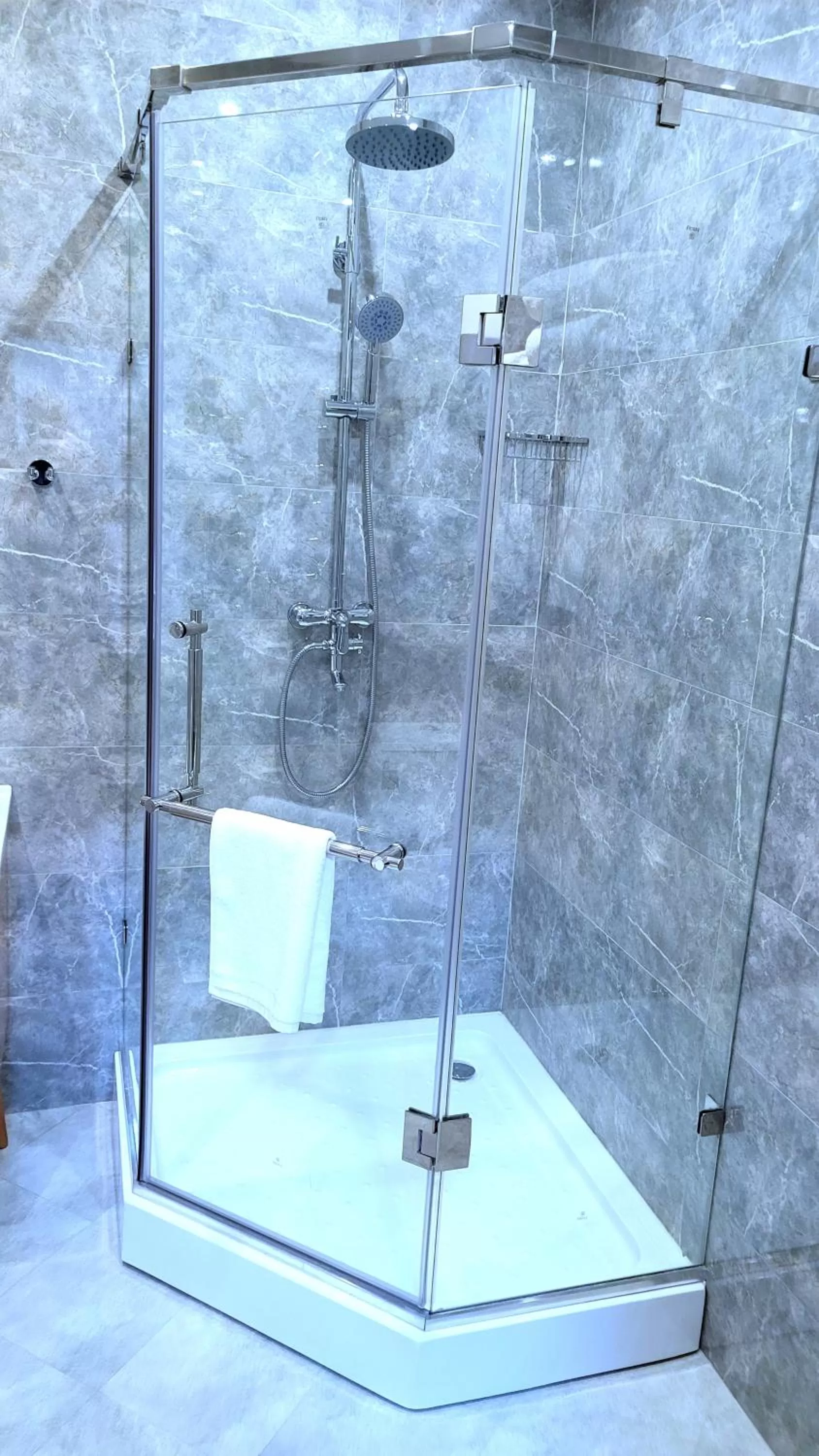 Shower in HOTEL AYNI