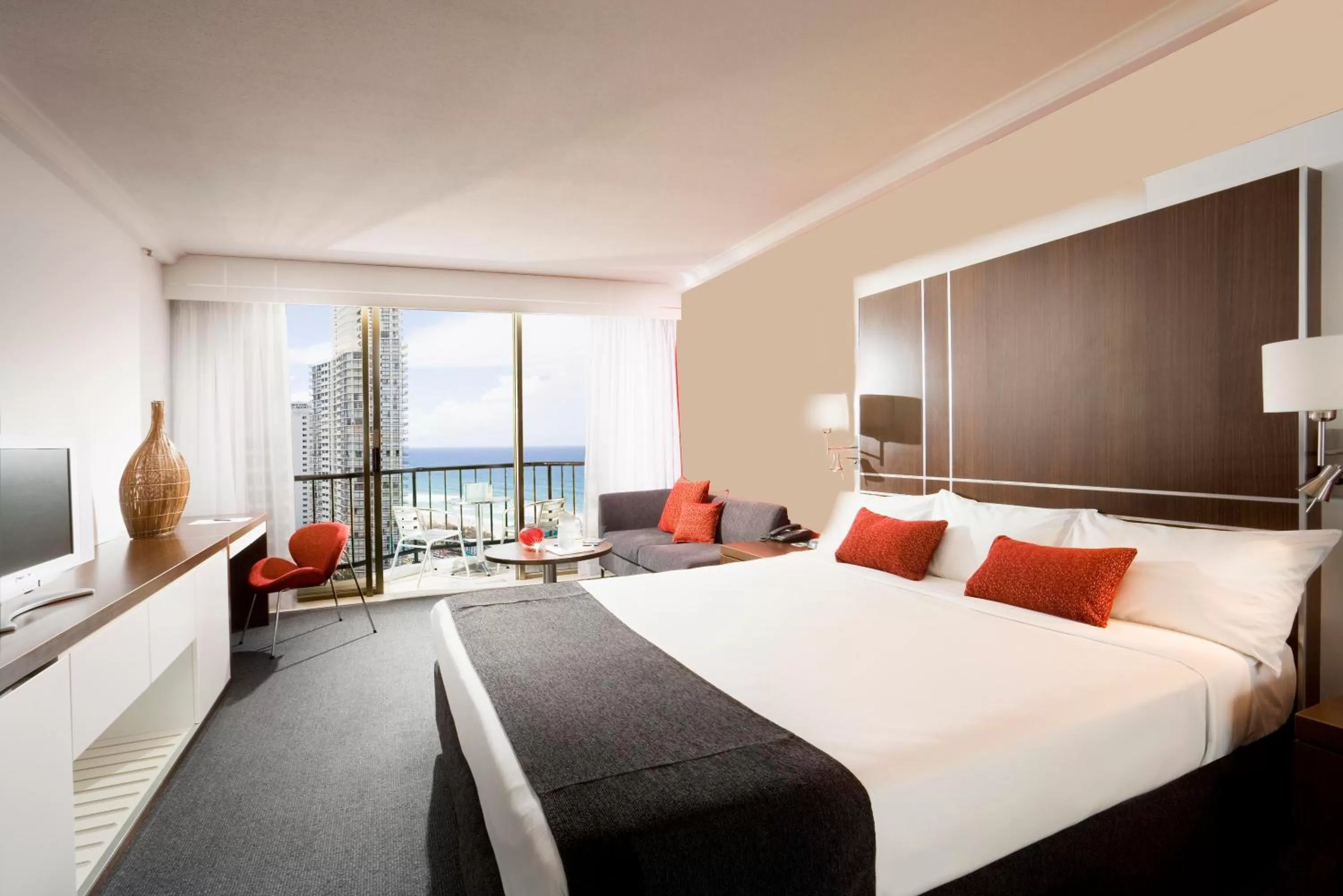 King Room with City View in Mantra on View Hotel