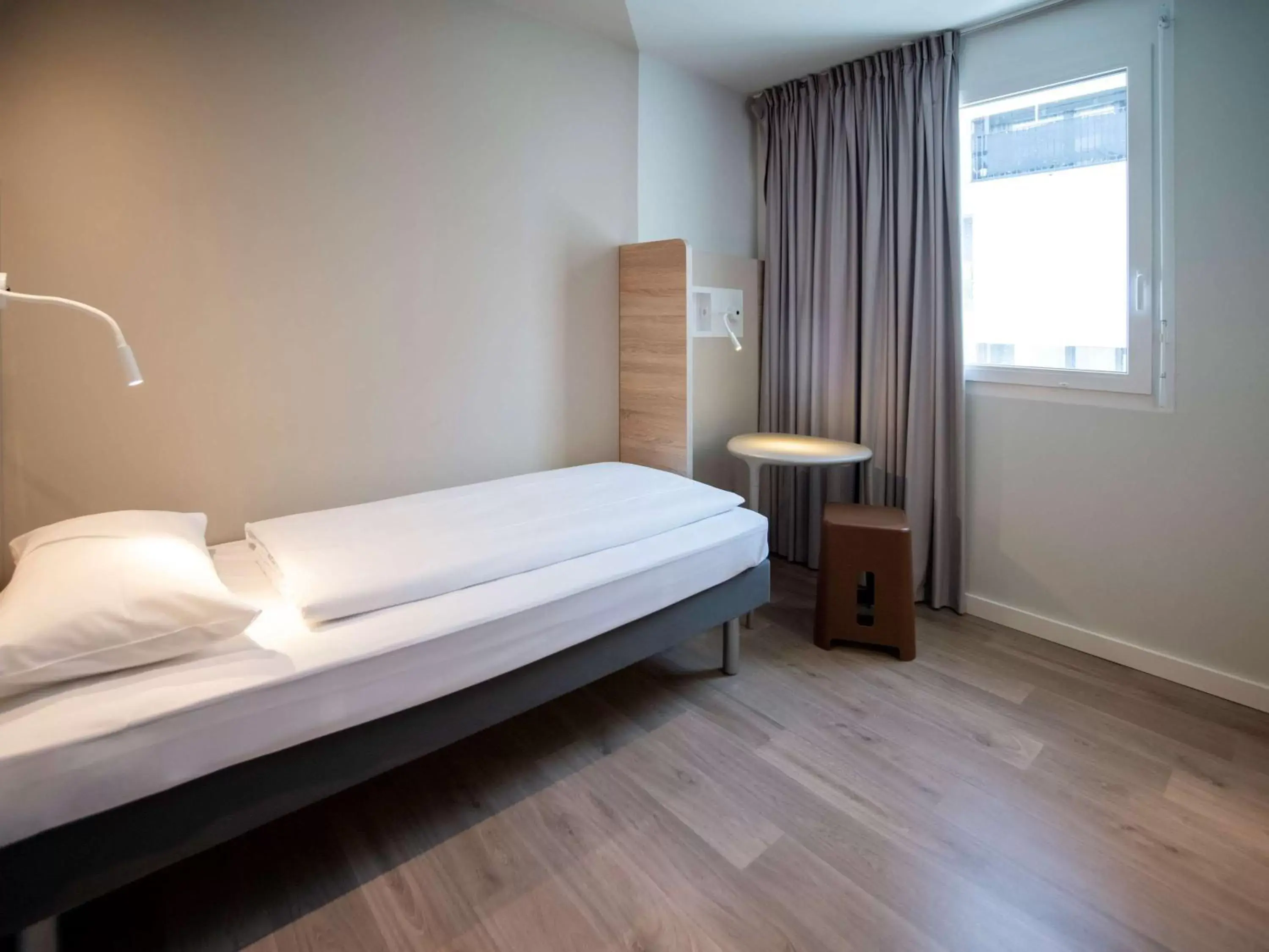 Bedroom, Bed in ibis budget Fribourg