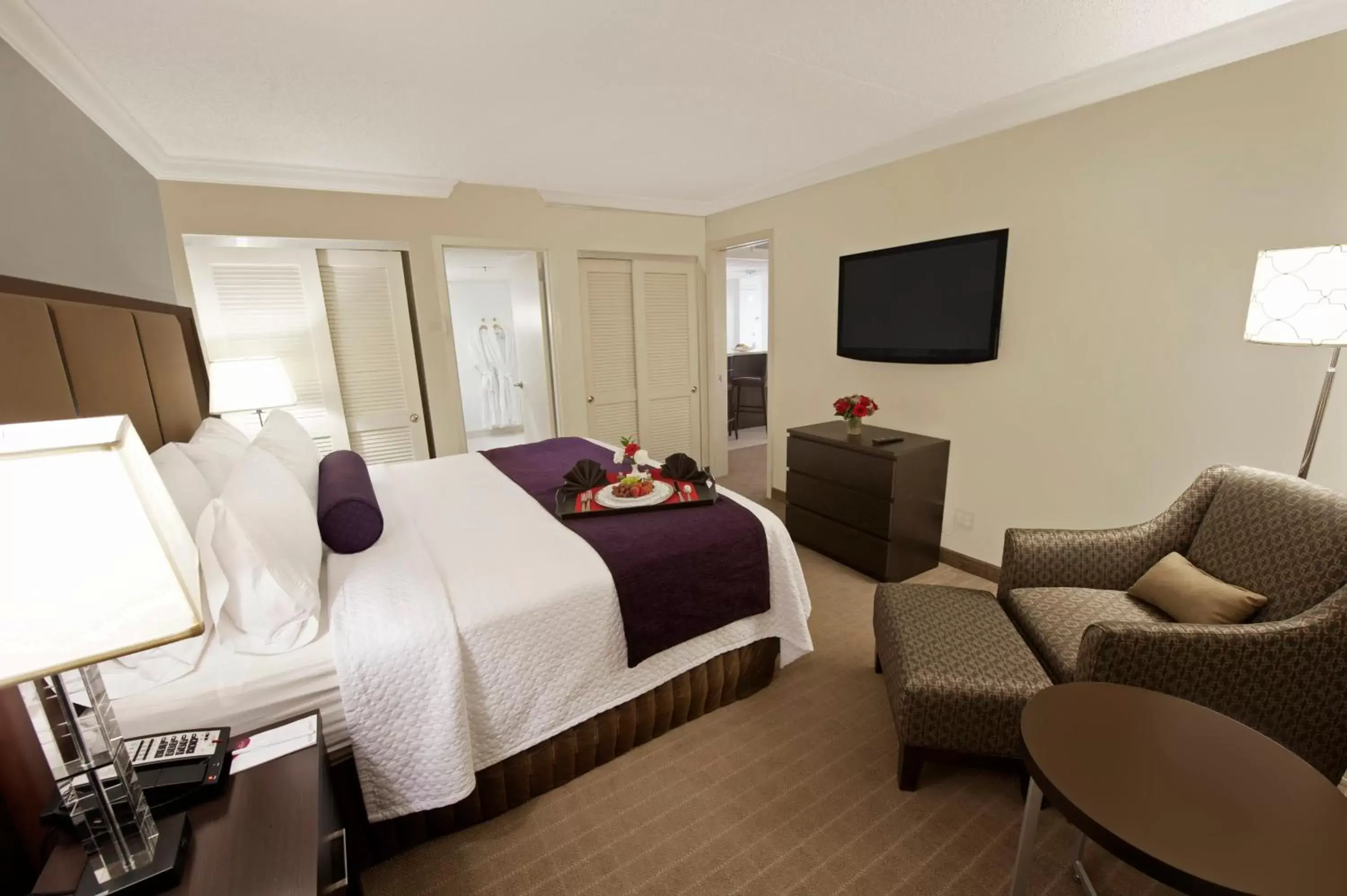 Bedroom in Crowne Plaza Suffern-Mahwah, an IHG Hotel