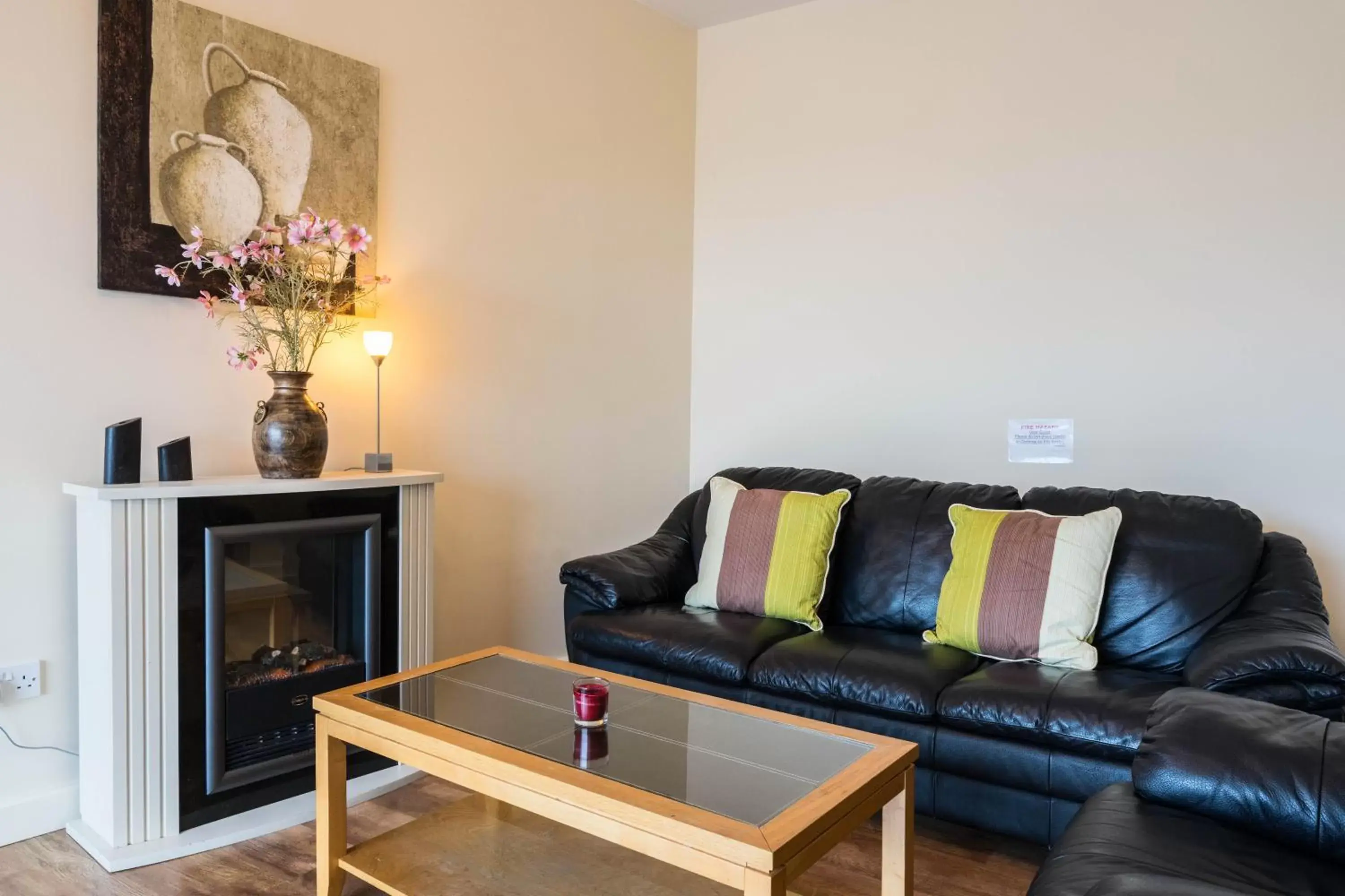 Lounge or bar, Seating Area in The Courtyard Apartments