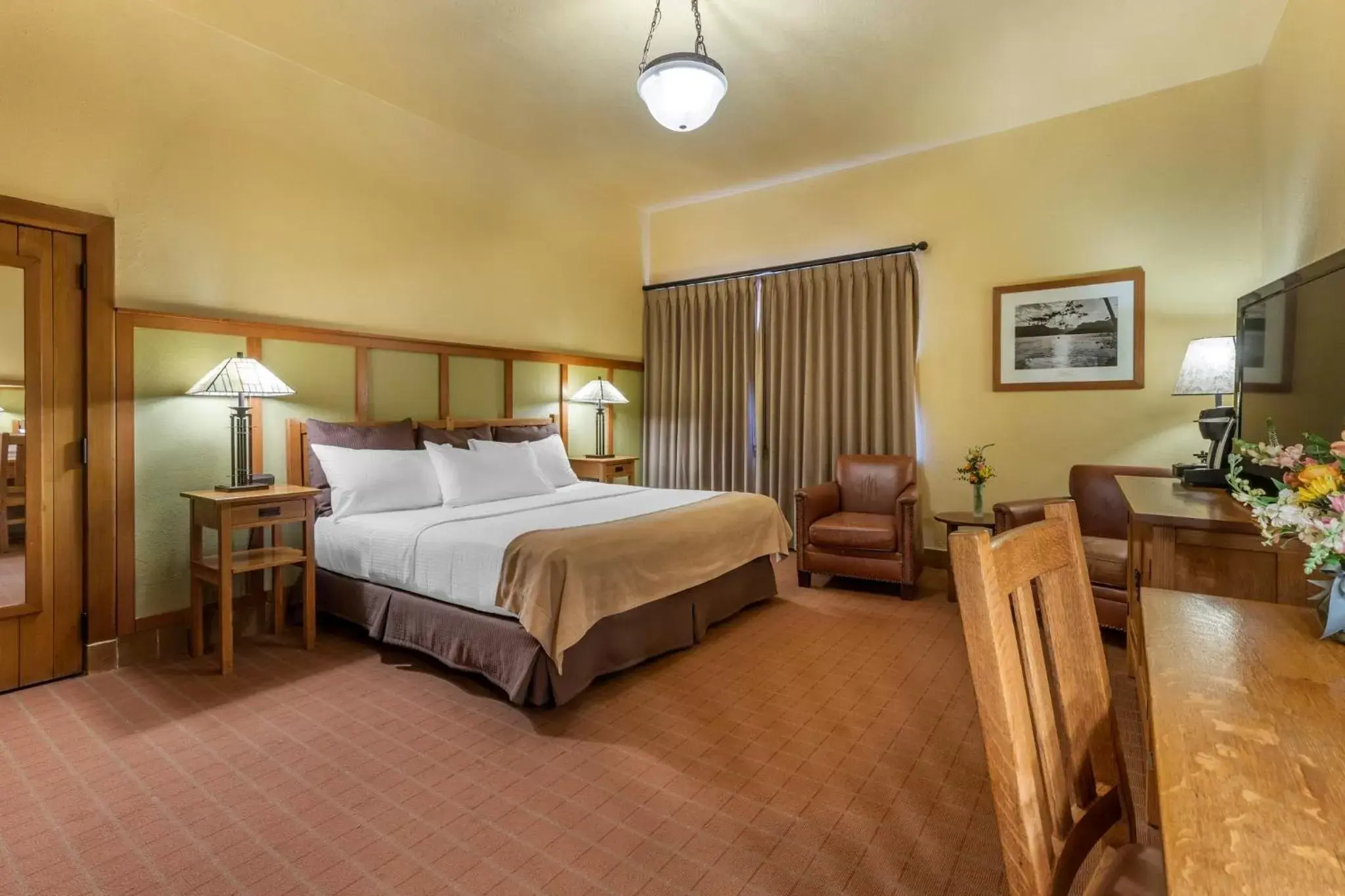 Photo of the whole room, Bed in The Omni Grove Park Inn - Asheville