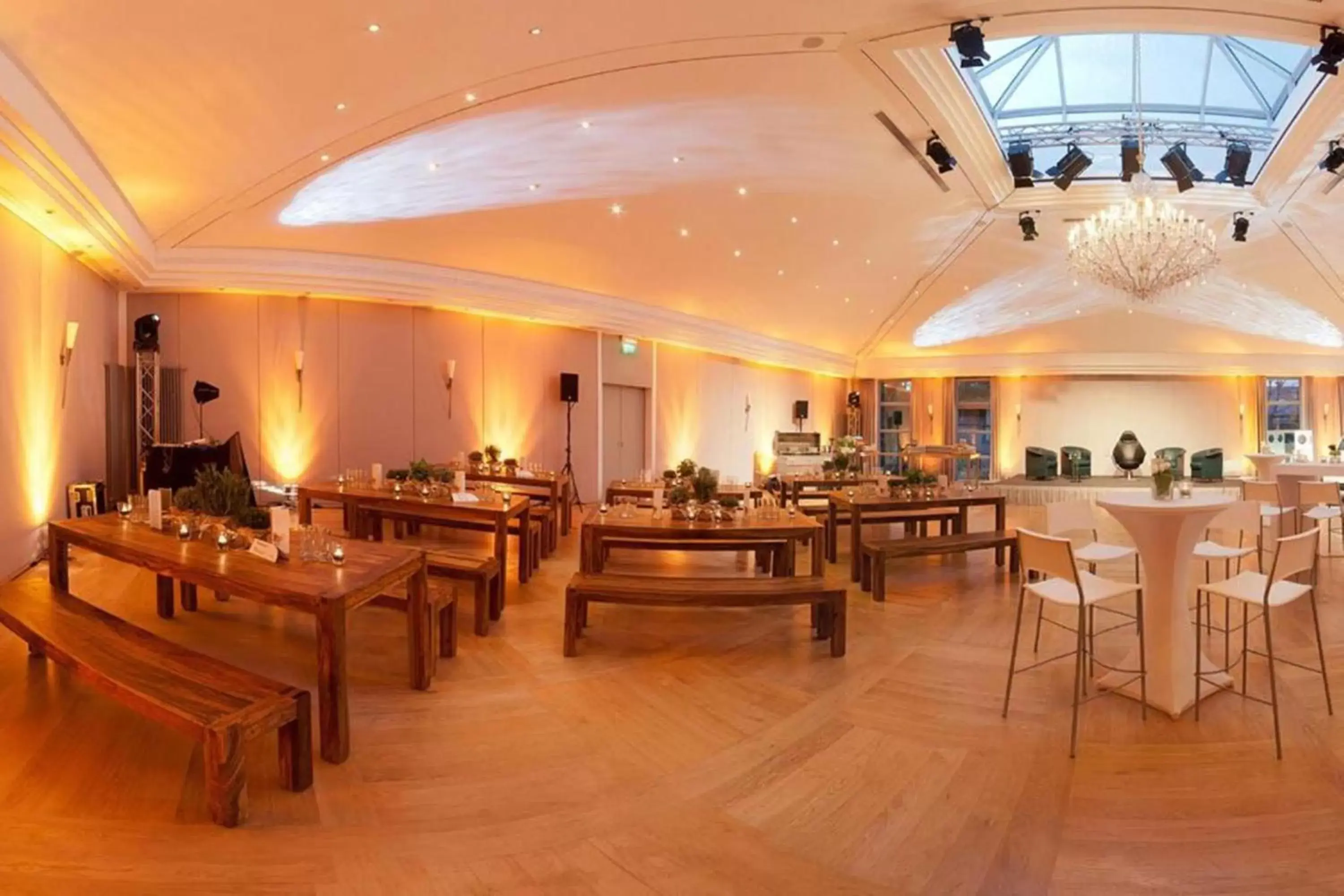 Meeting/conference room, Restaurant/Places to Eat in Hotel HerzogsPark