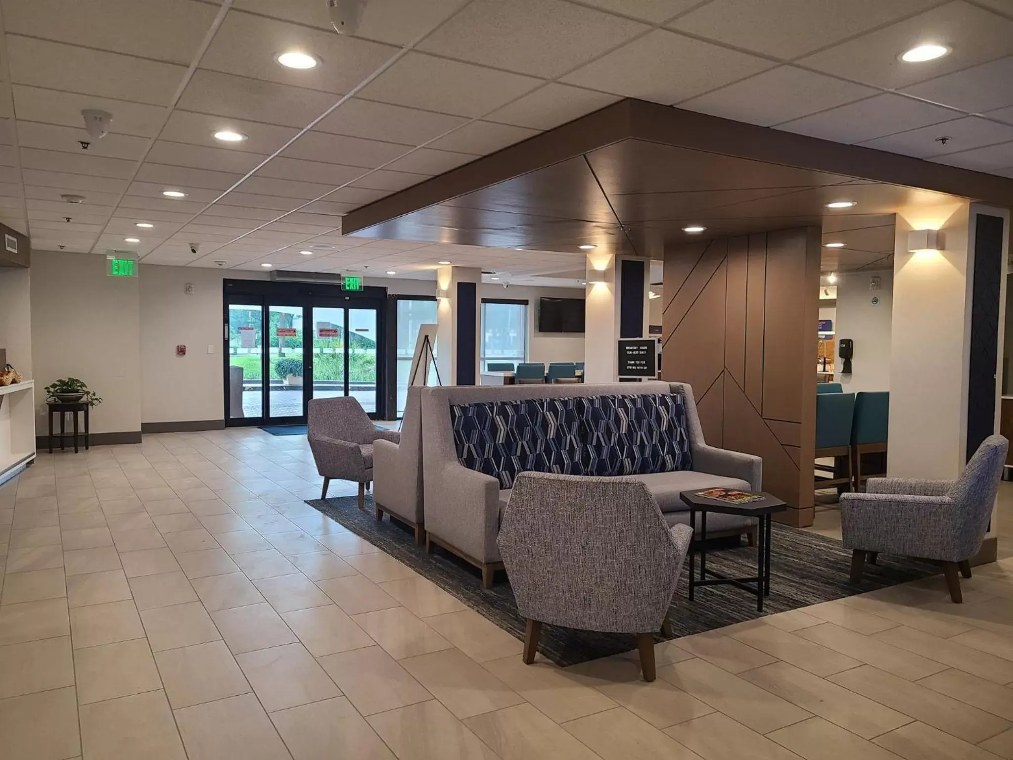 Property building, Lobby/Reception in Holiday Inn Express Fort Lauderdale North - Executive Airport, an IHG Hotel