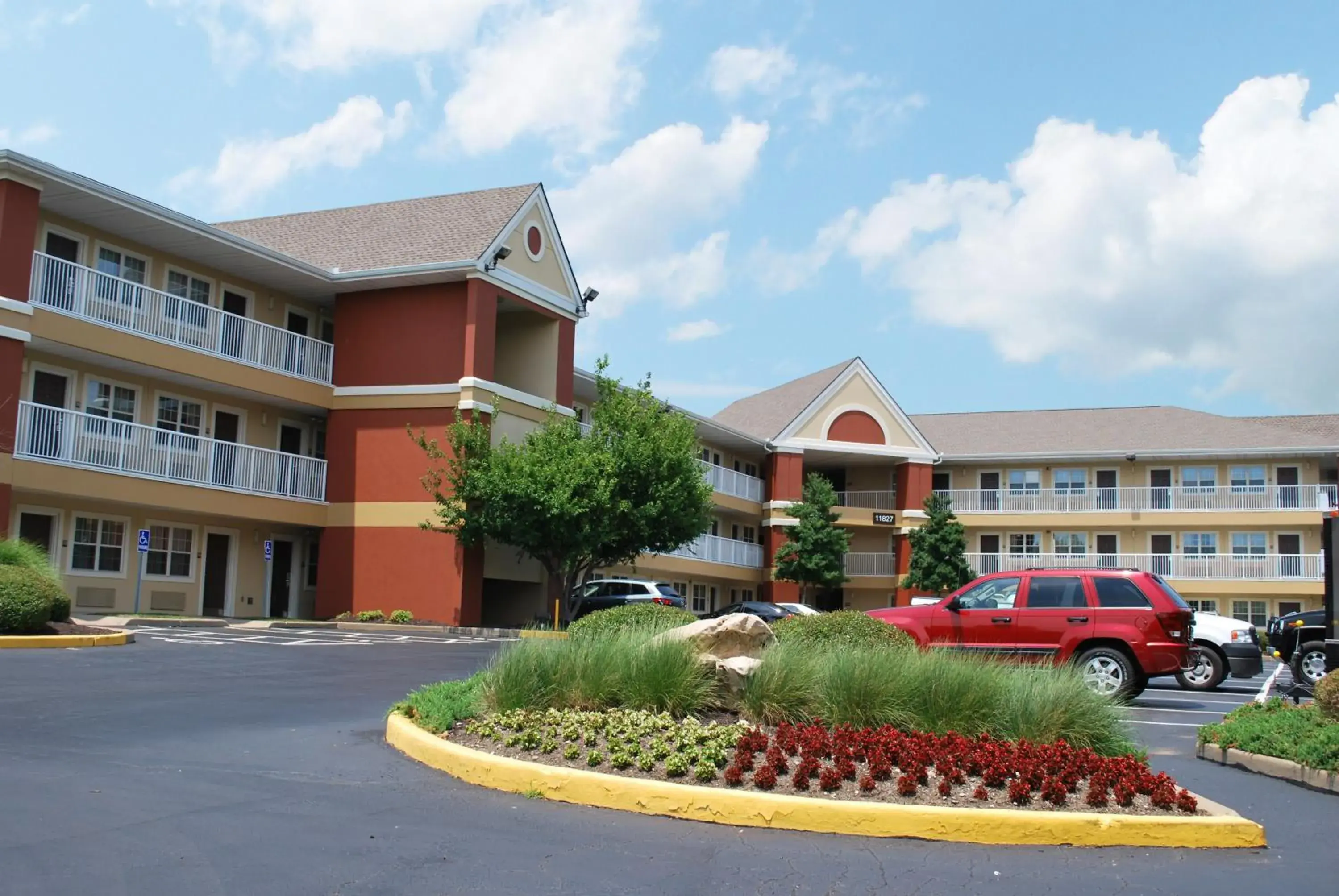 Property building in Extended Stay America Suites - St Louis - Westport - East Lackland Rd
