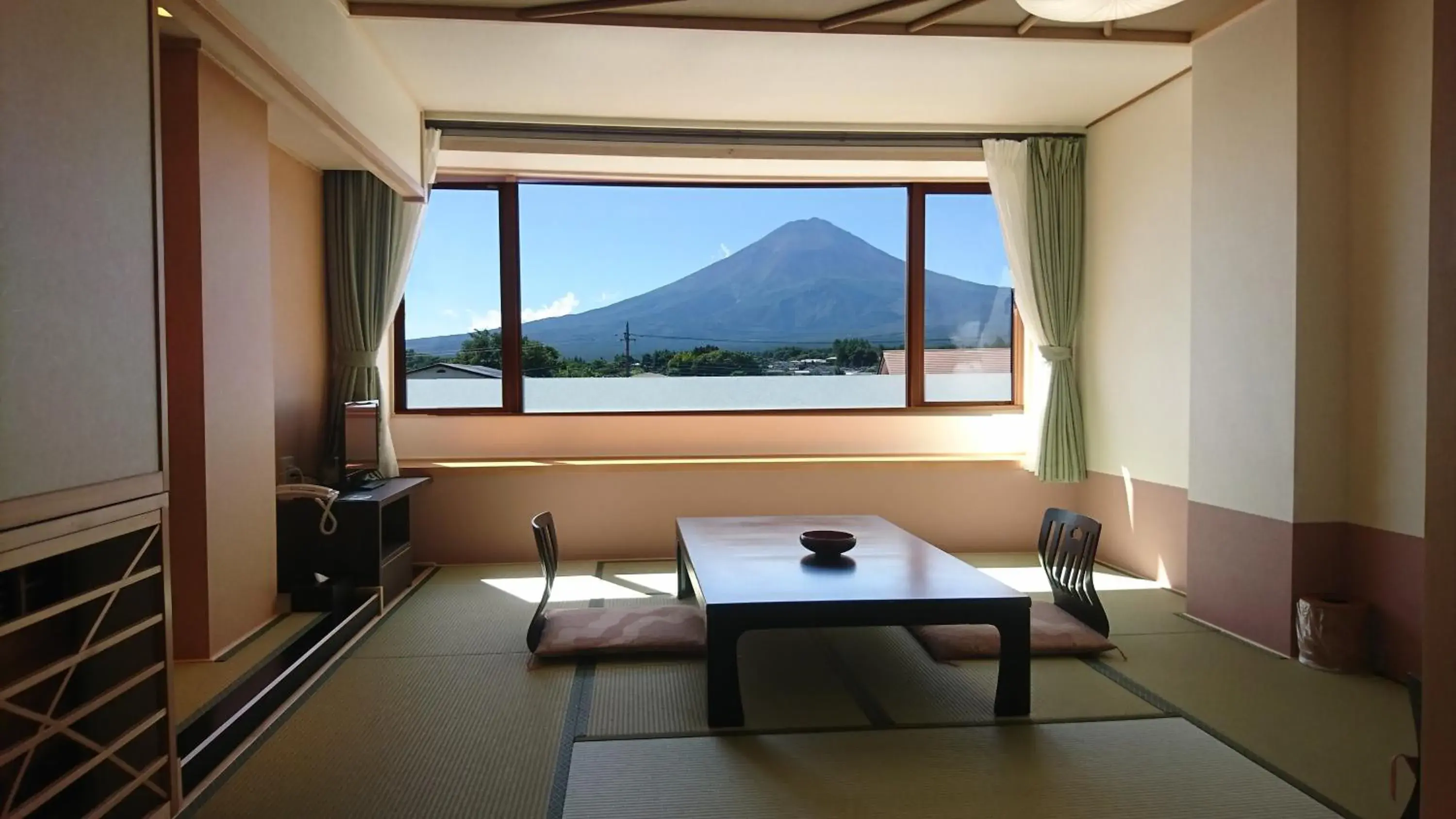 Photo of the whole room, Mountain View in Lakeland Hotel Mizunosato