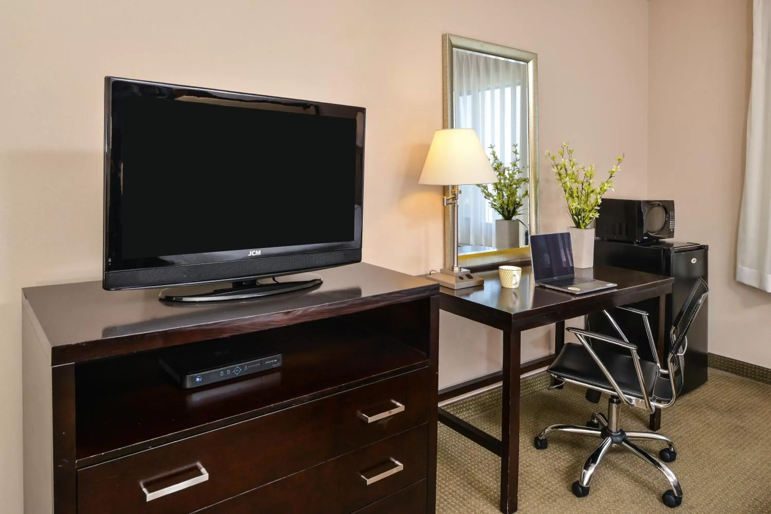 Living room in Hotel Chino Hills Living room in Hotel Chino Hills