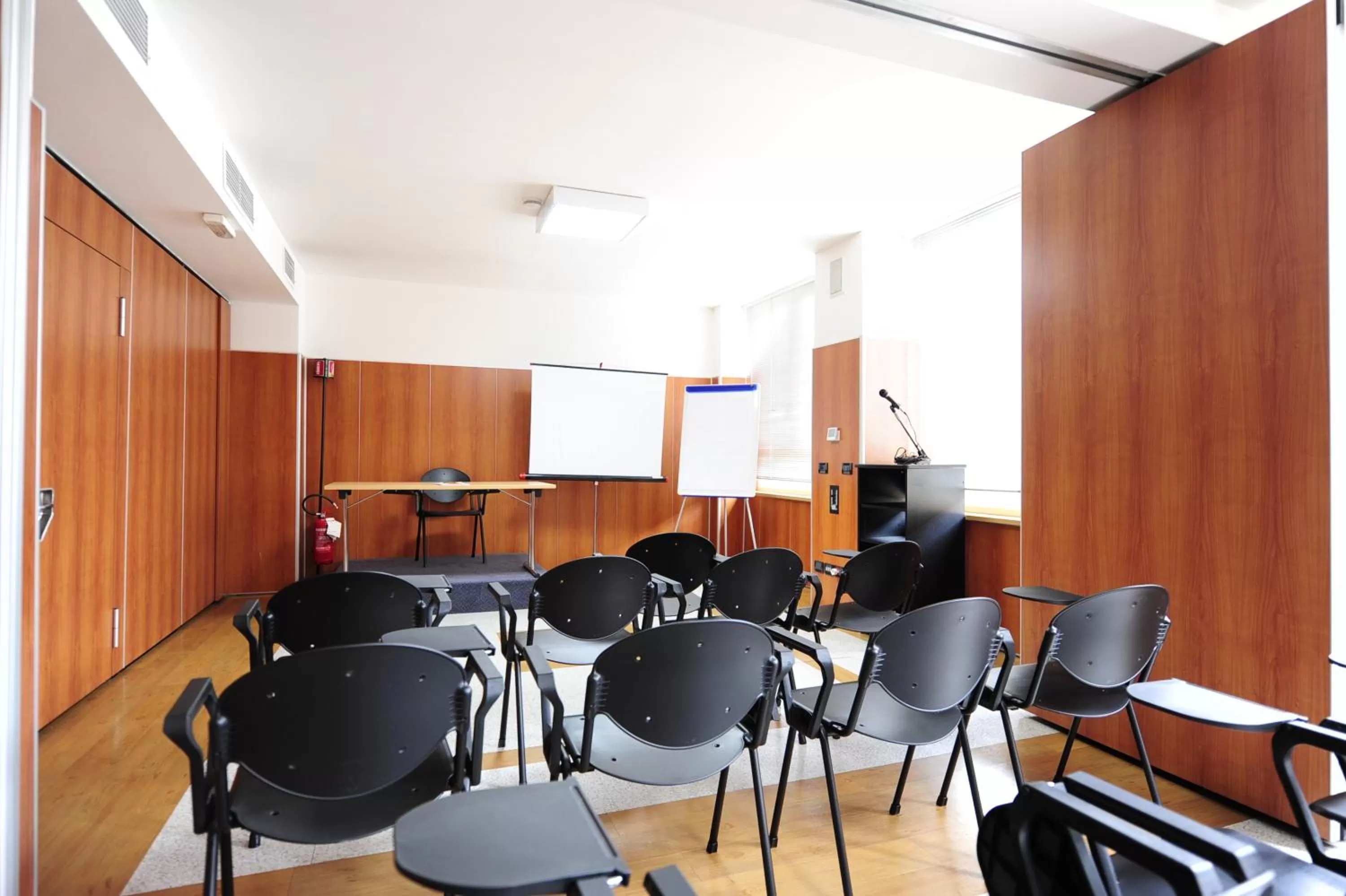 Business facilities in Corvetto Residence Porto Di Mare