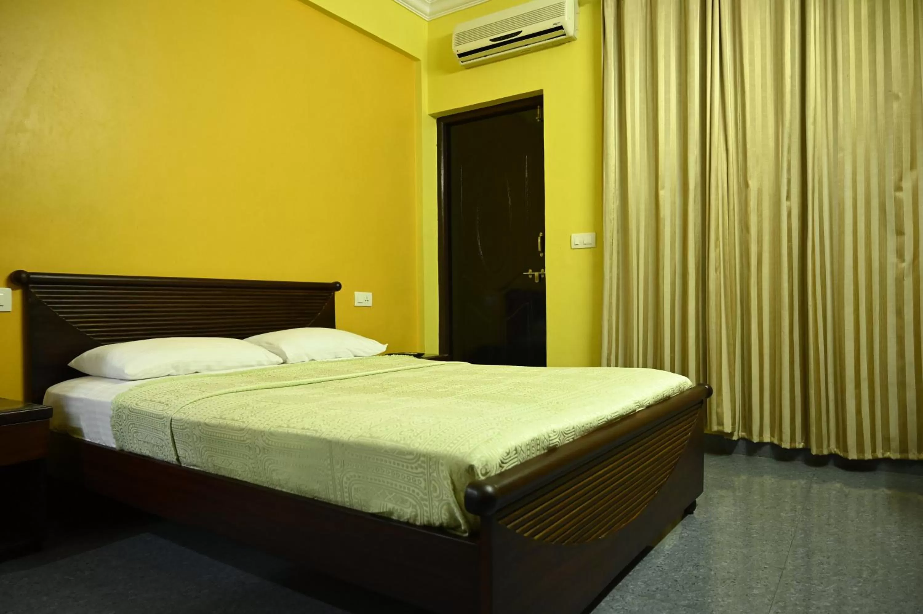 Bed in Hotel Siesta De Goa