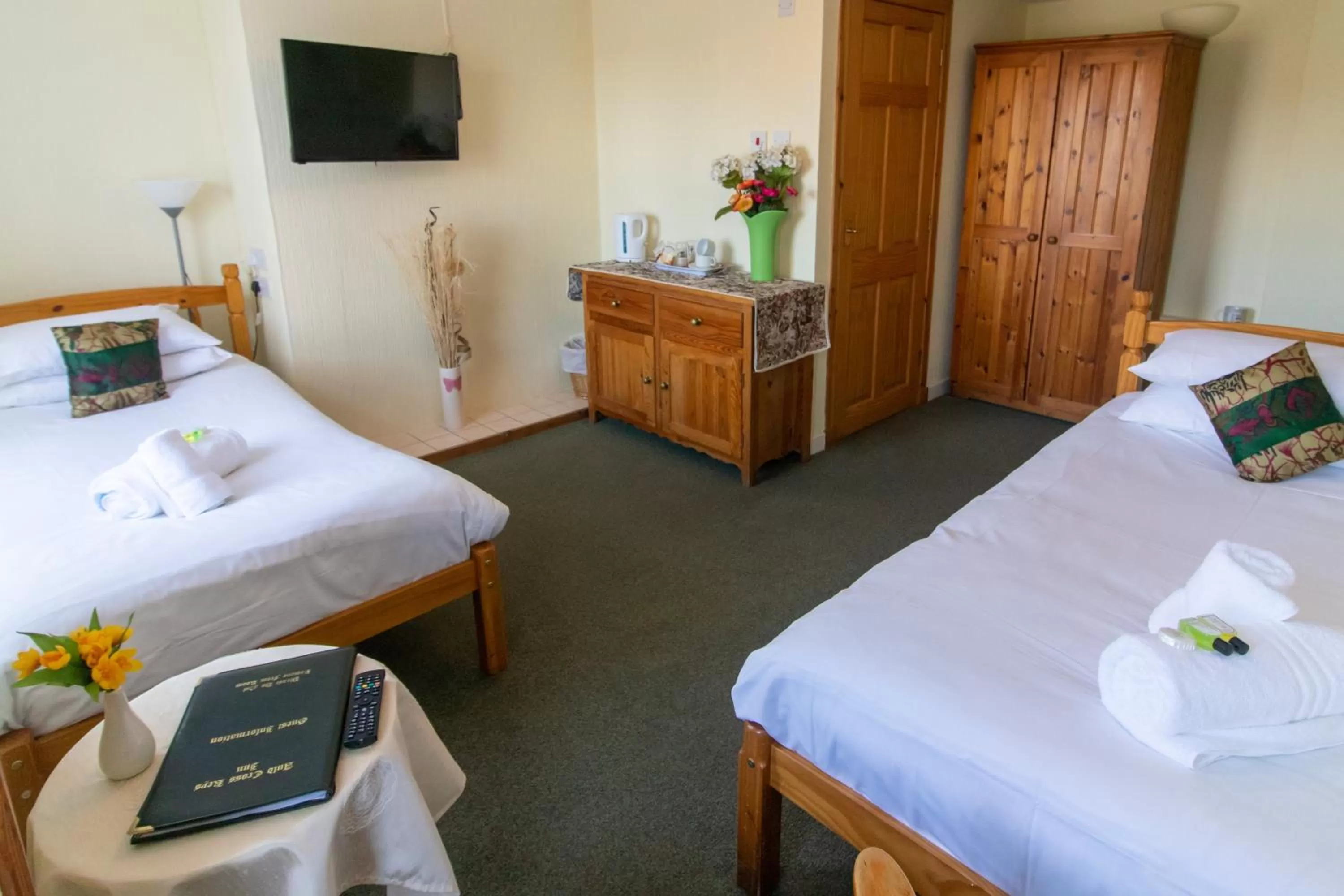 Bed in Auld Cross Keys Inn