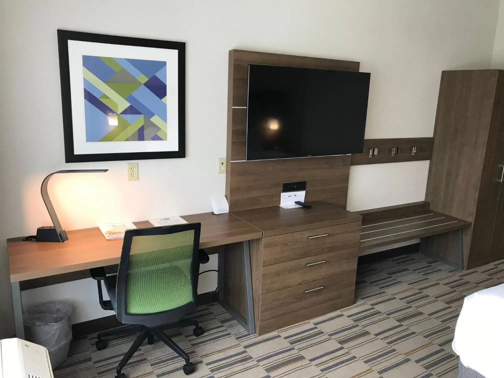 TV/Entertainment Center in Holiday Inn Express & Suites - Pittsburgh - Monroeville, an IHG Hotel