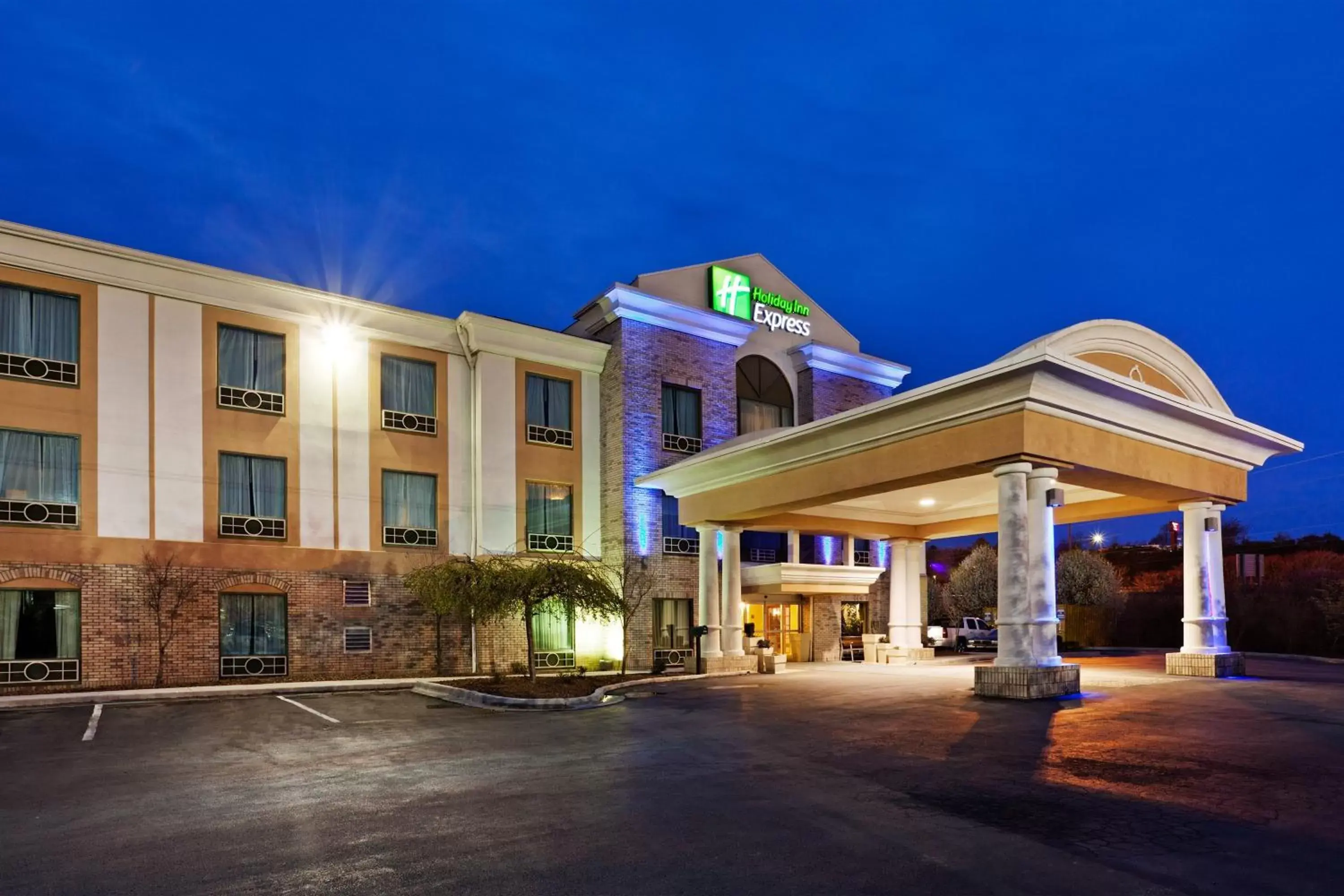 Property Building in Holiday Inn Express Hotel & Suites Corbin, an IHG Hotel