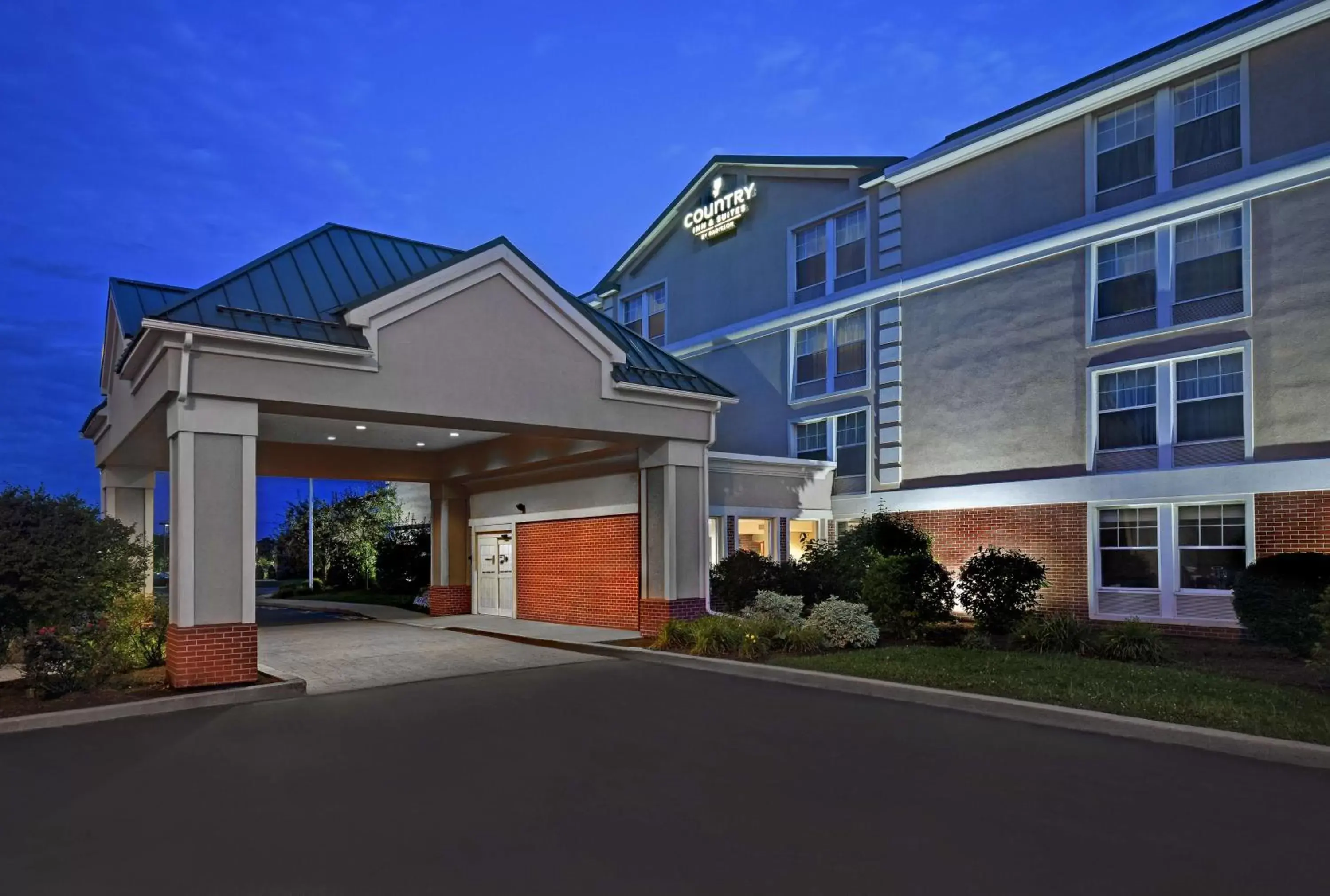 Property Building in Country Inn & Suites by Radisson, Rochester-University Area, NY