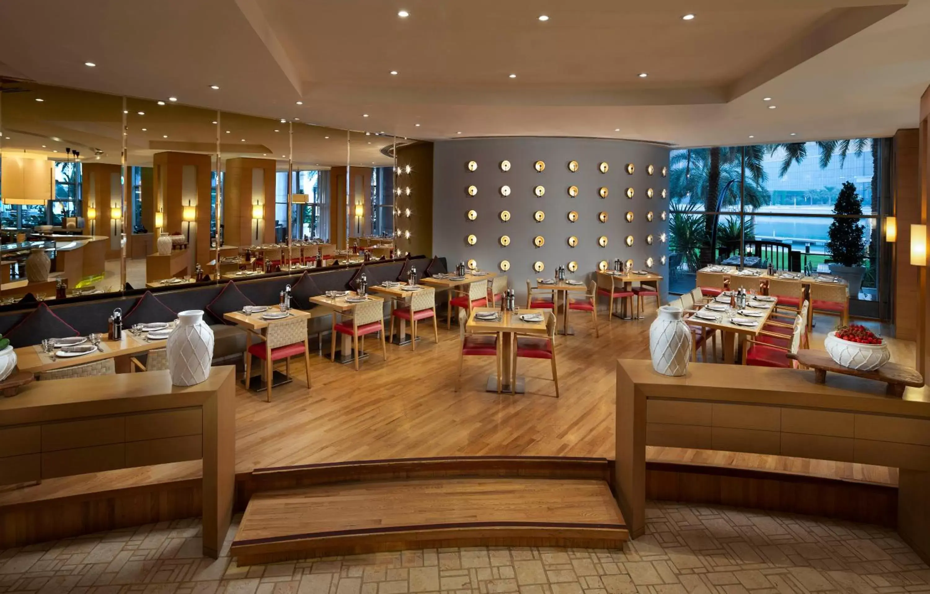 Restaurant/Places to Eat in Beach Rotana - Abu Dhabi