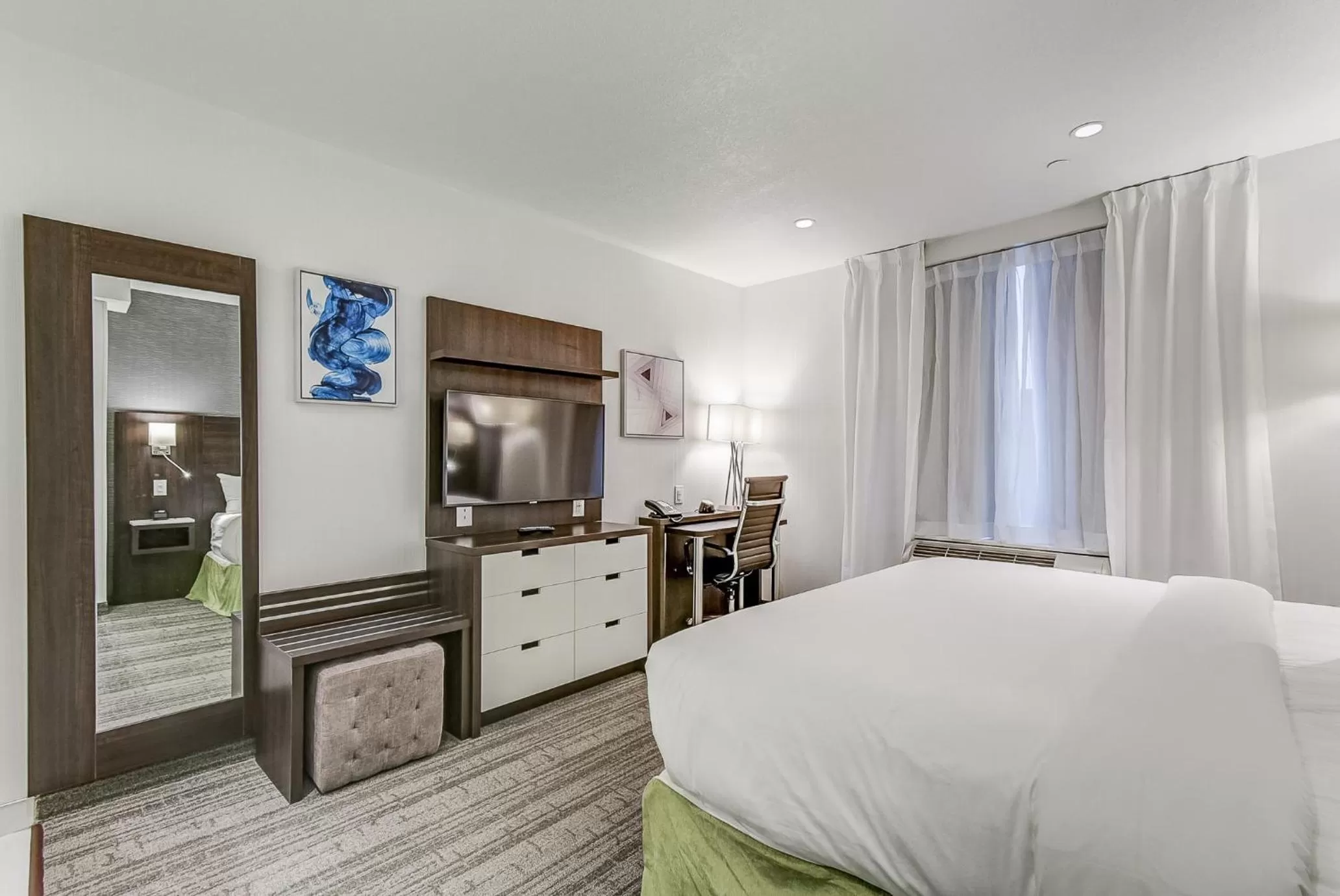 Photo of the whole room, Bed in EST Hotel