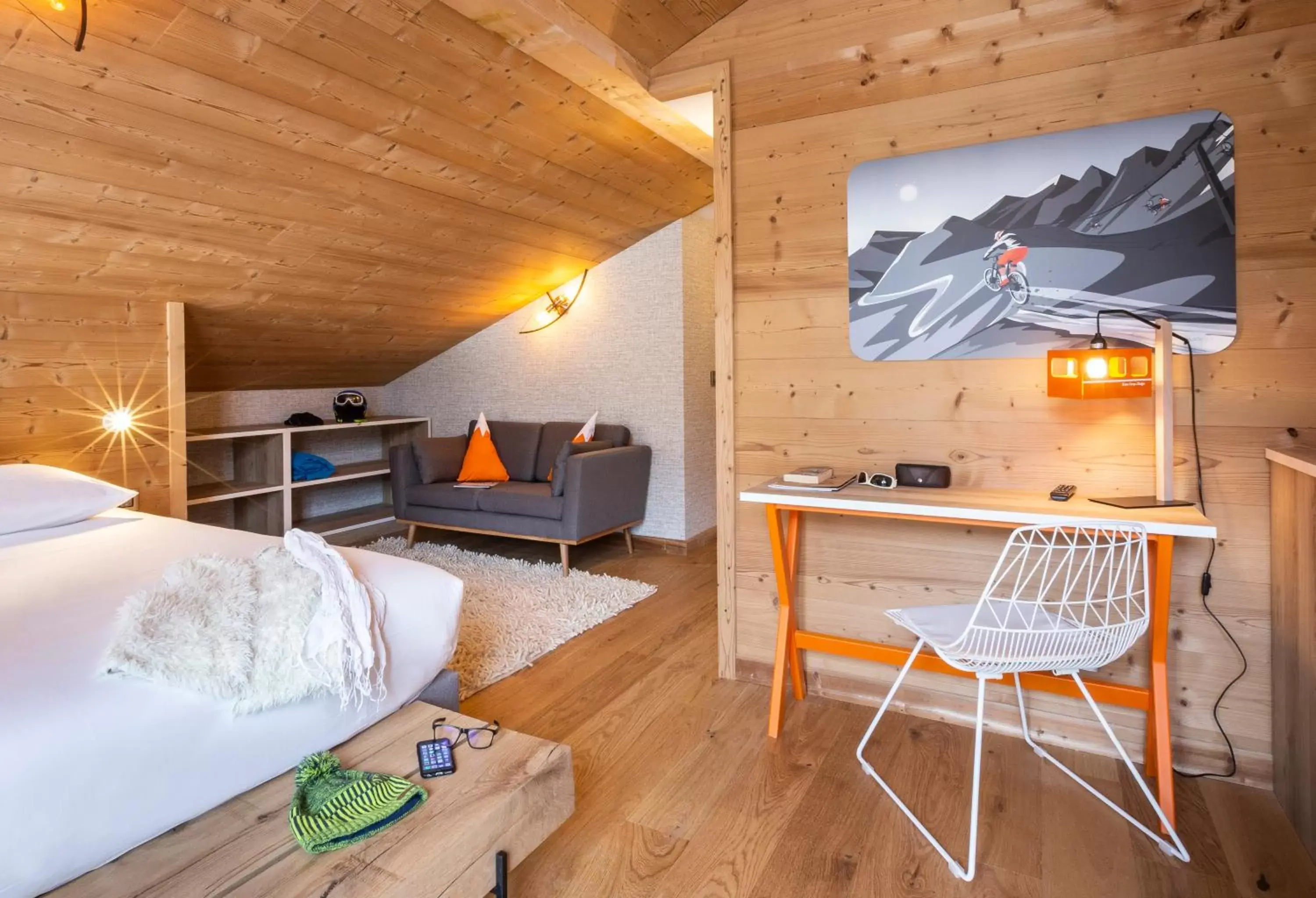 Bedroom, Dining Area in Hotel Base Camp Lodge - Bourg Saint Maurice