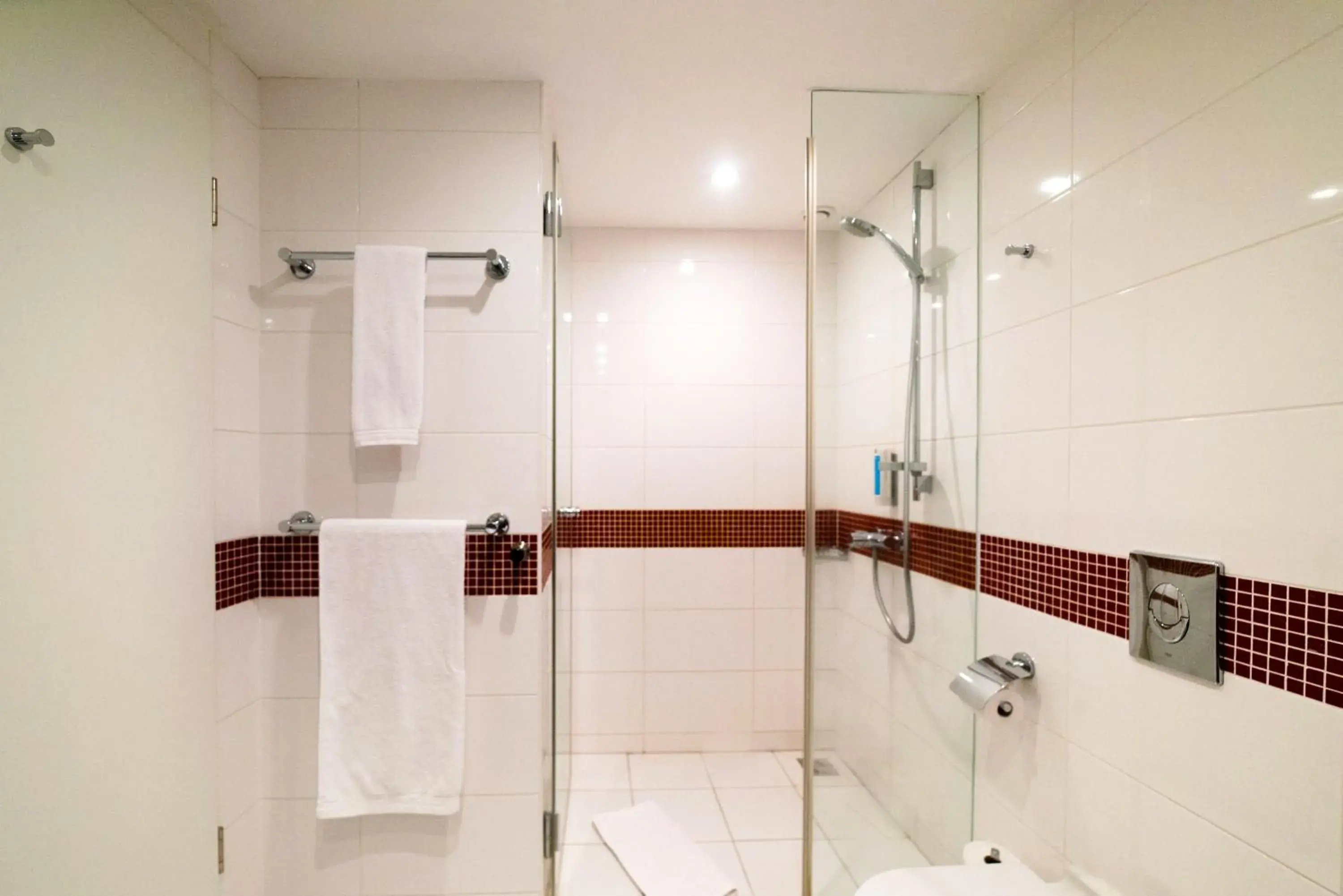 Shower, Bathroom in Vienna House Easy By Wyndham Airport Bucharest