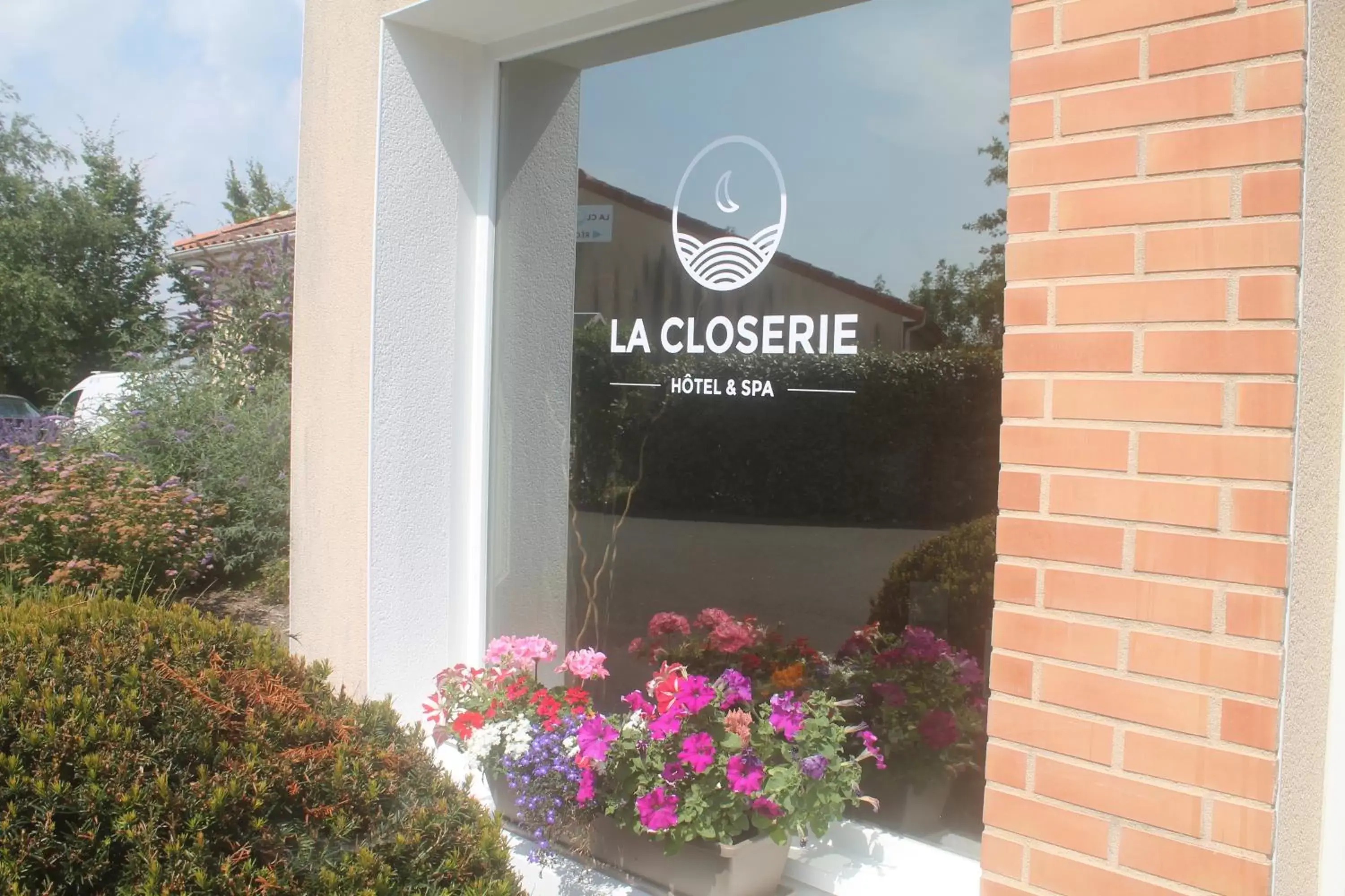 Facade/entrance, Property Logo/Sign in The Originals City, Hôtel La Closerie, Nantes Nord (Inter-Hotel)