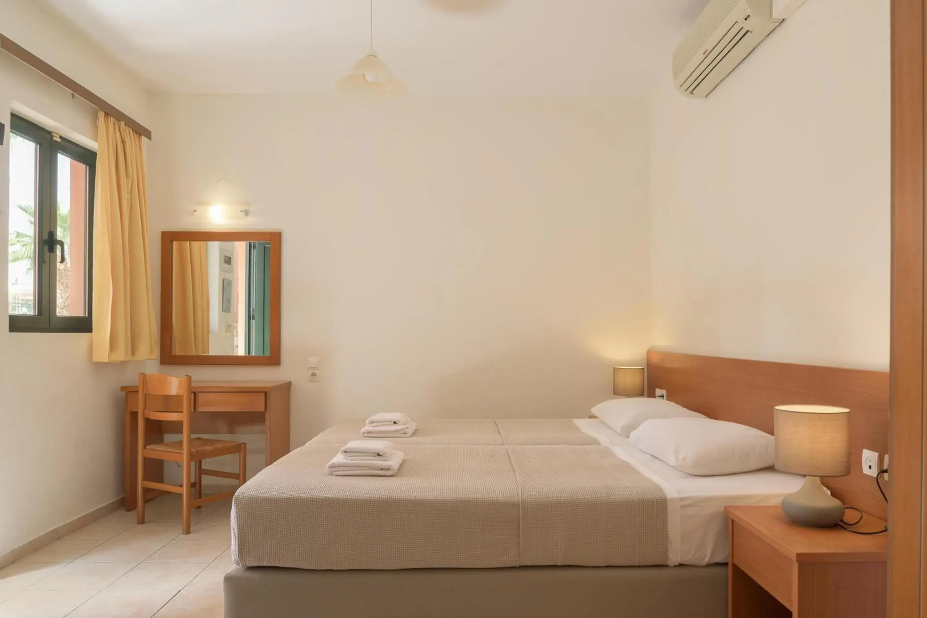 Photo of the whole room, Bed in Asterias Village