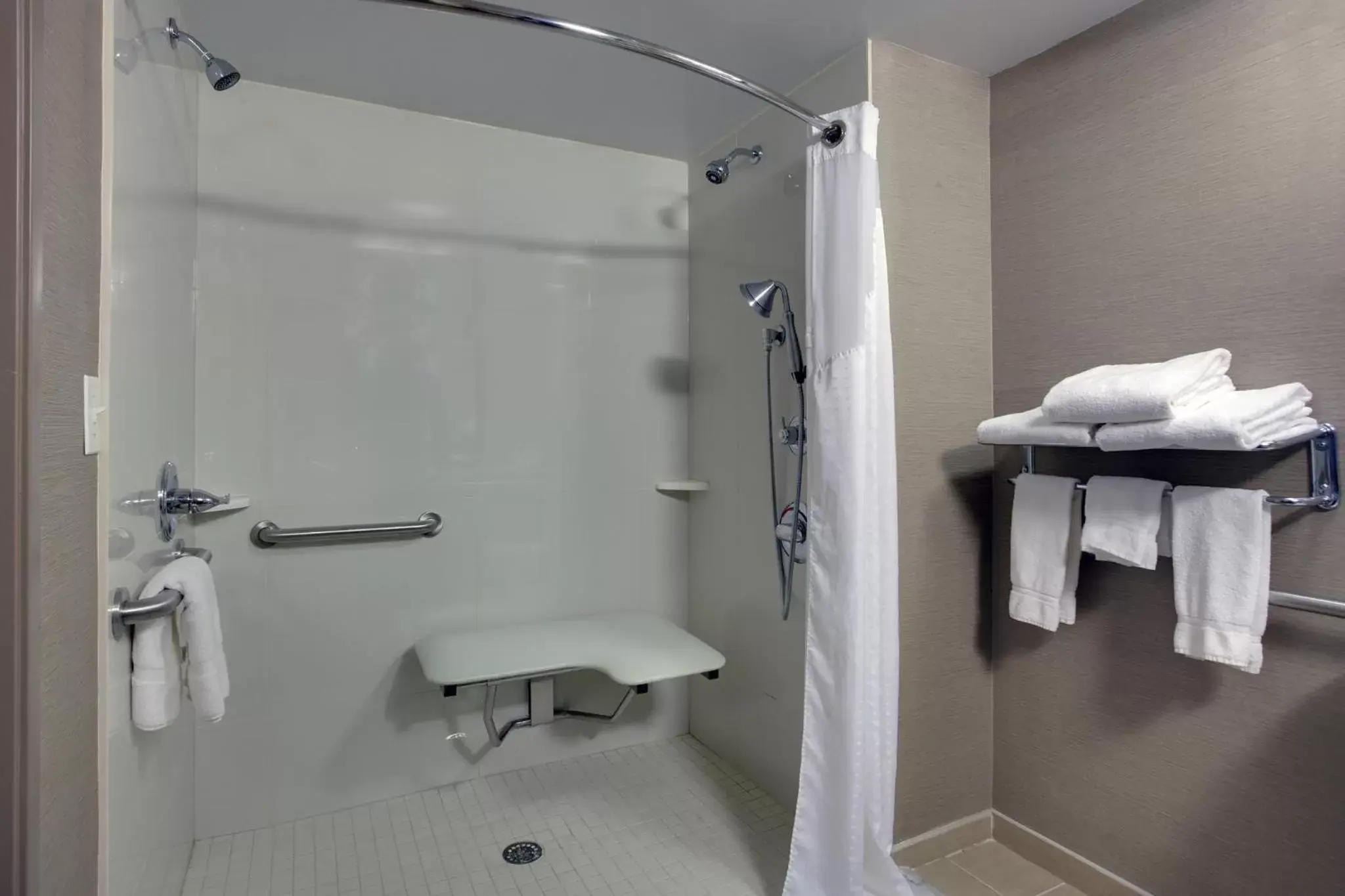 Photo of the whole room, Bathroom in Holiday Inn Express Hotel & Suites Meadowlands Area, an IHG Hotel