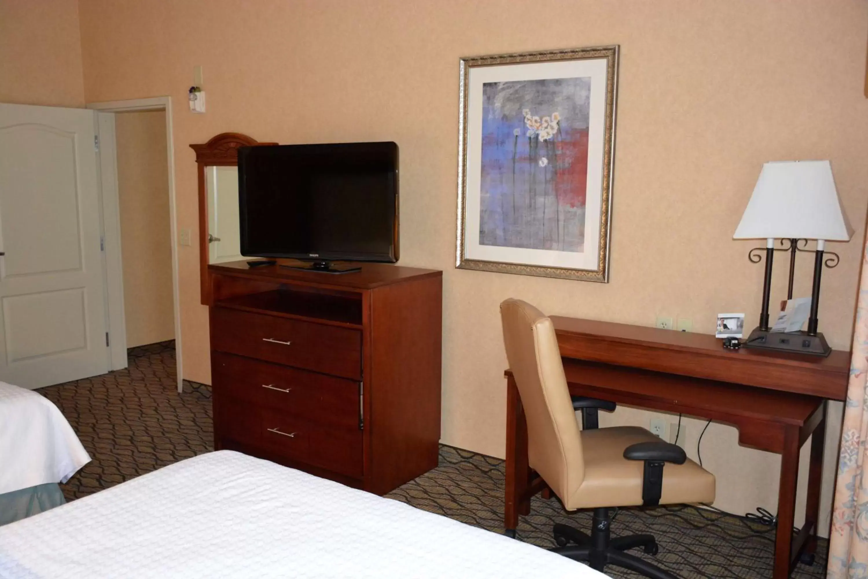 Bed, TV/Entertainment Center in Homewood Suites by Hilton Brighton