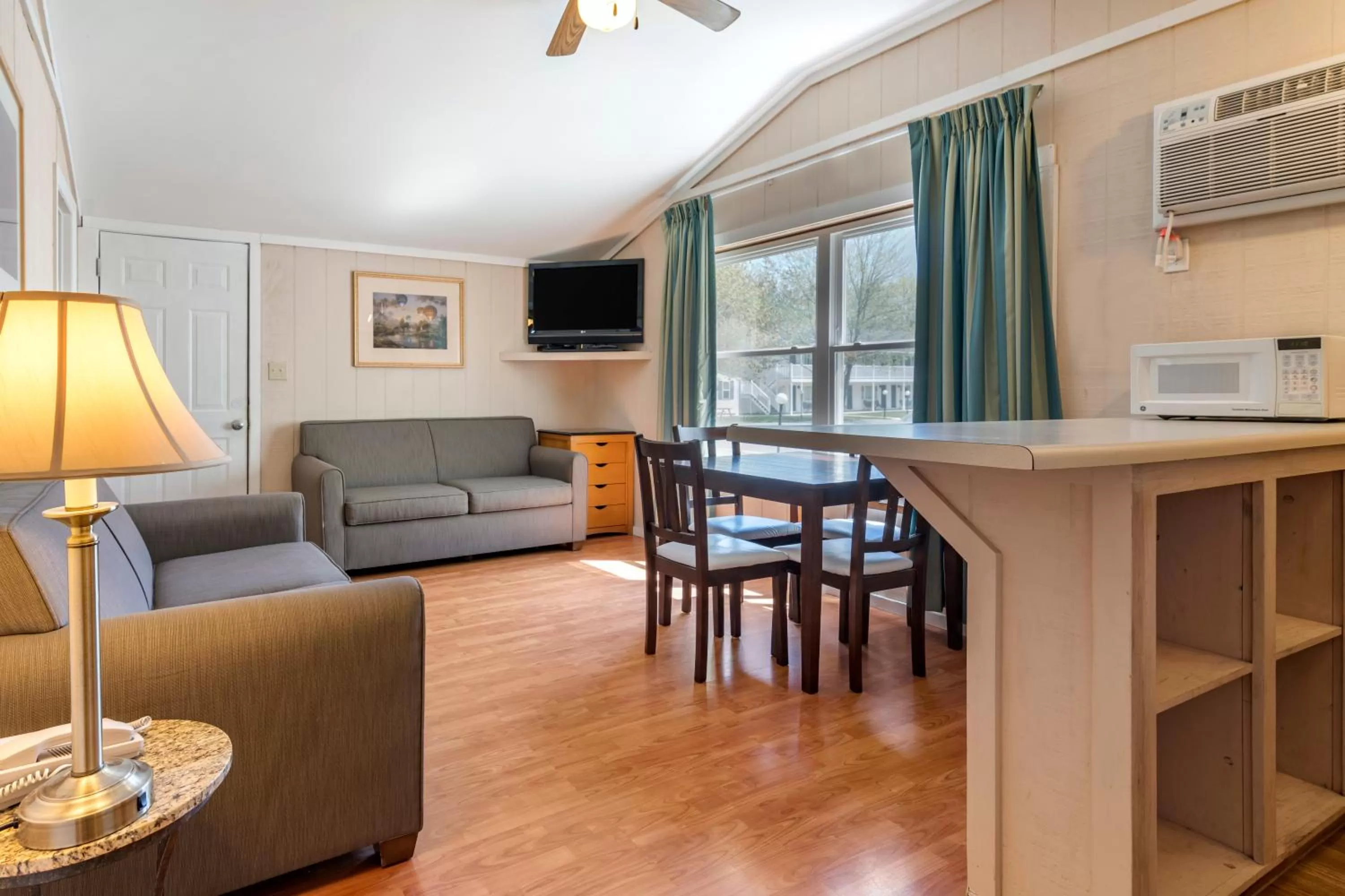 Living room in Anchor Inn and Cottages Wells-Ogunquit