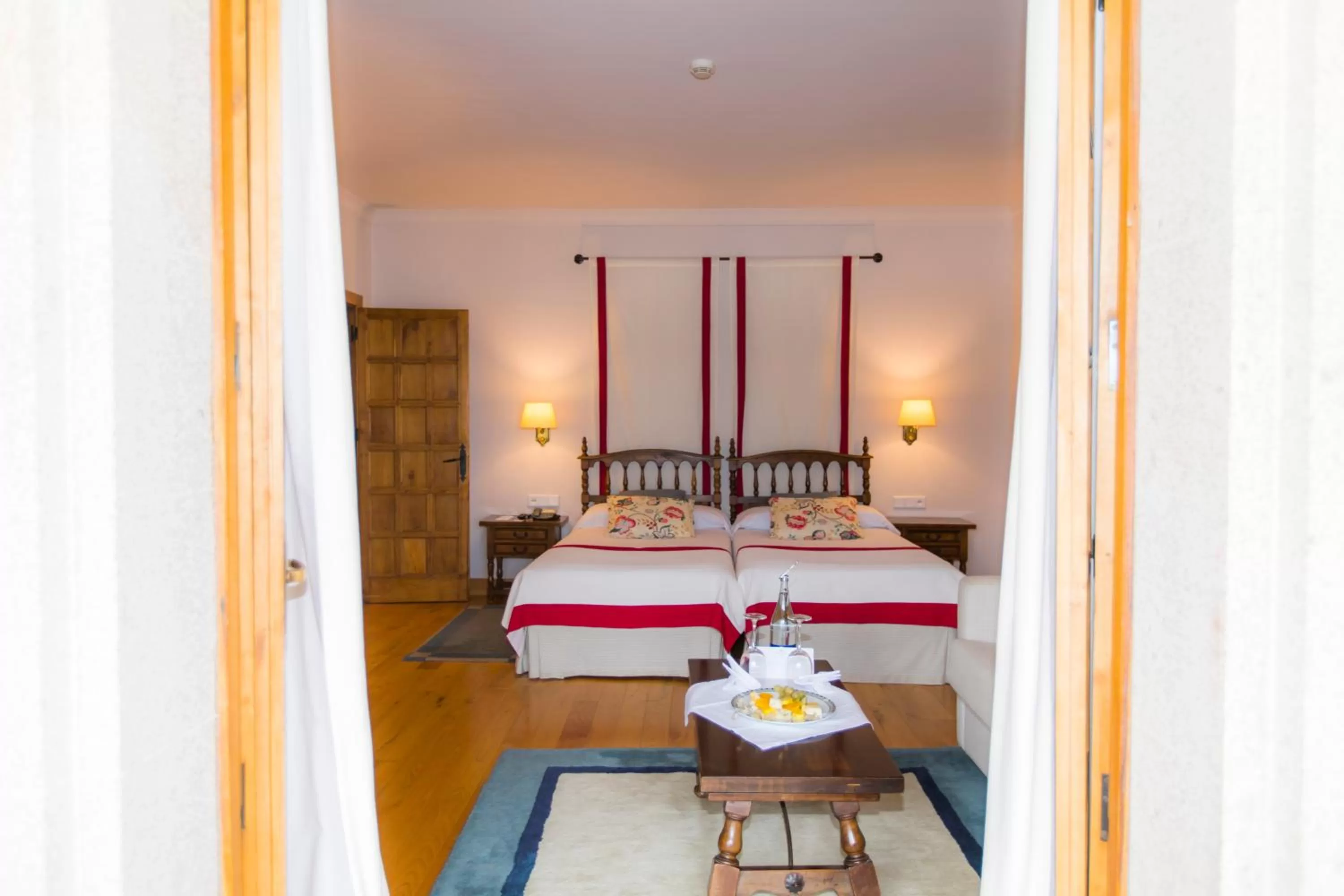 Photo of the whole room, Bed in Parador de Ribadeo