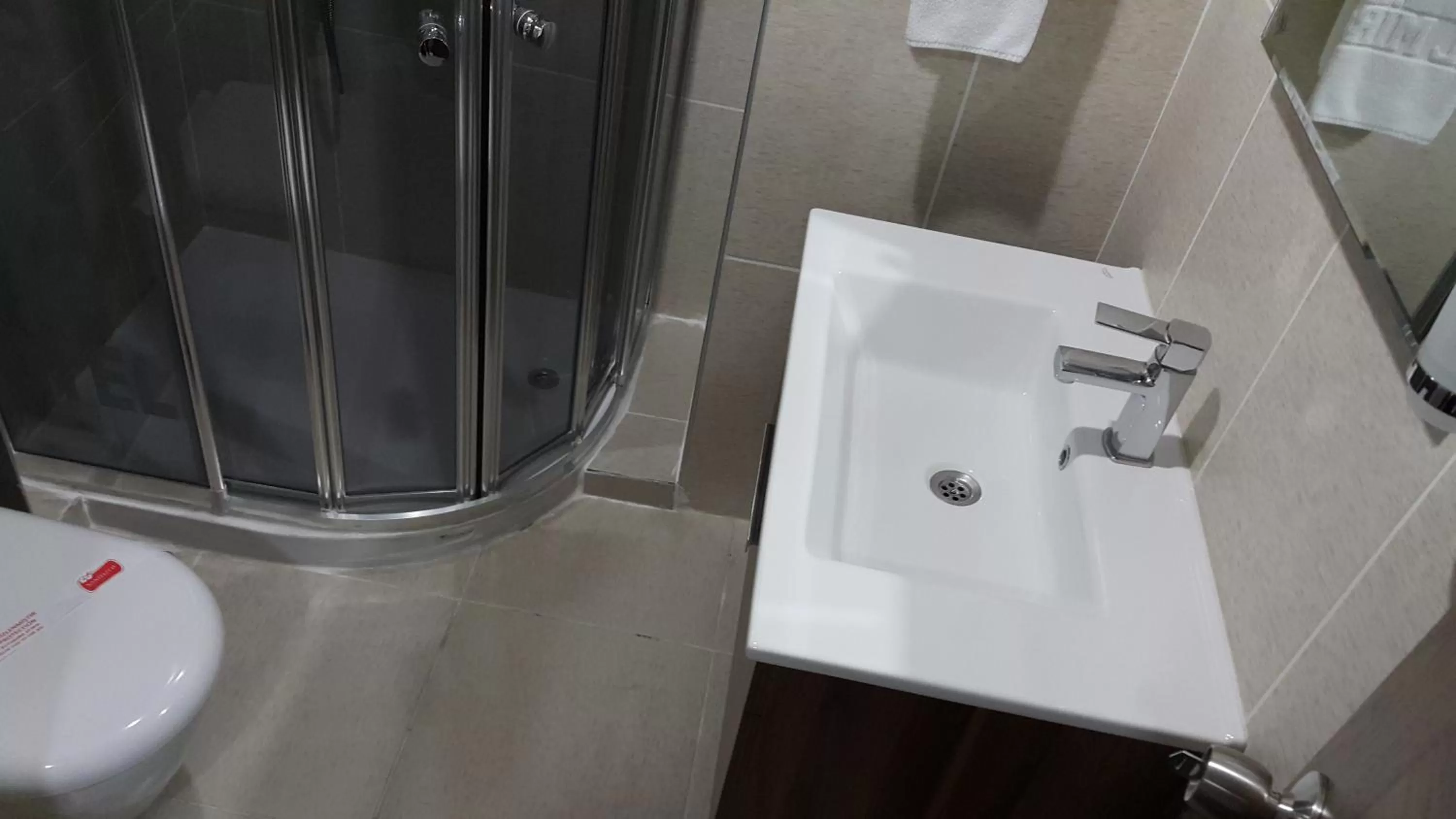 Shower in Miroglu Hotel