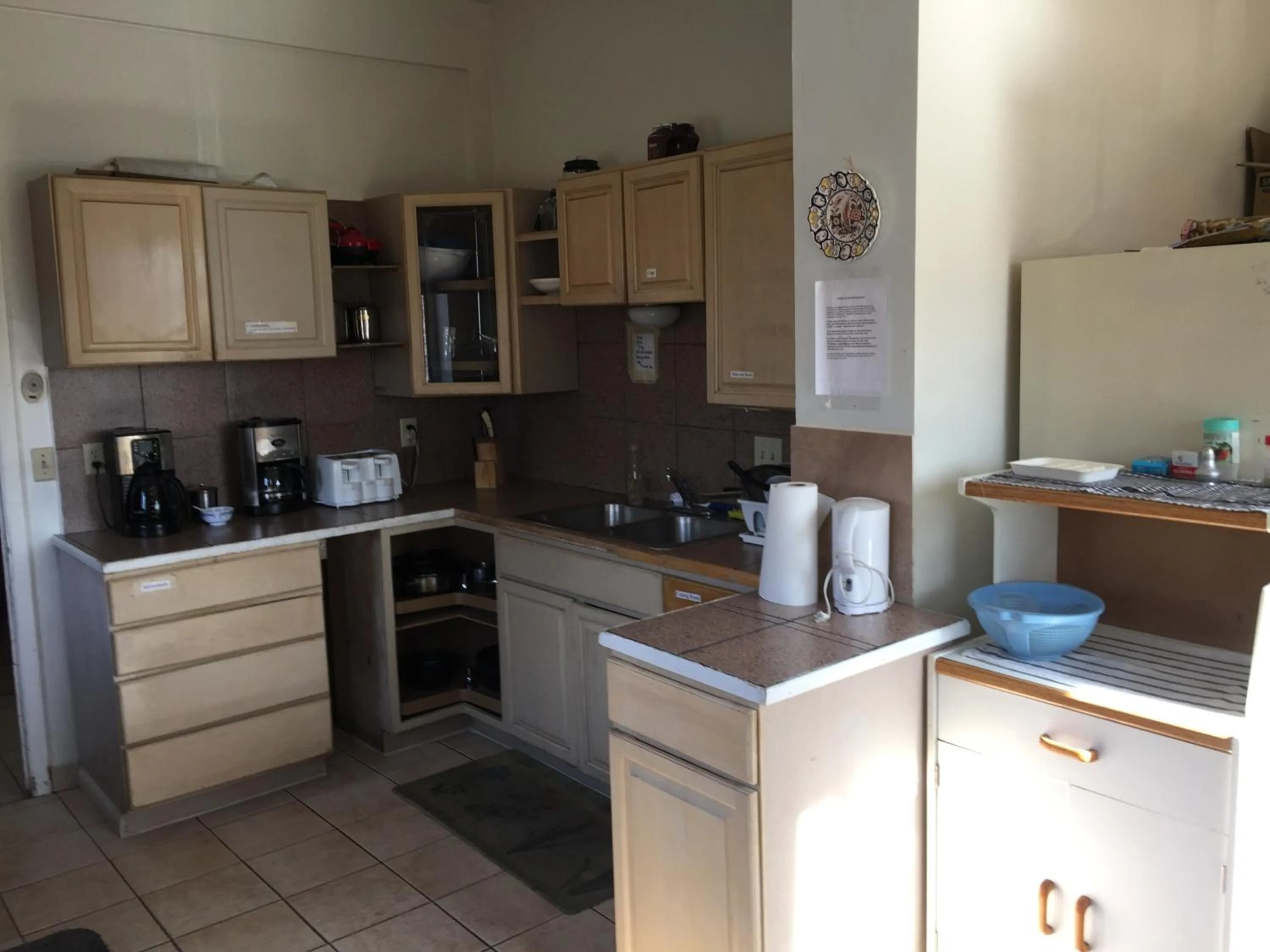 Restaurant/places to eat, Kitchen/Kitchenette in Avenues Hostel