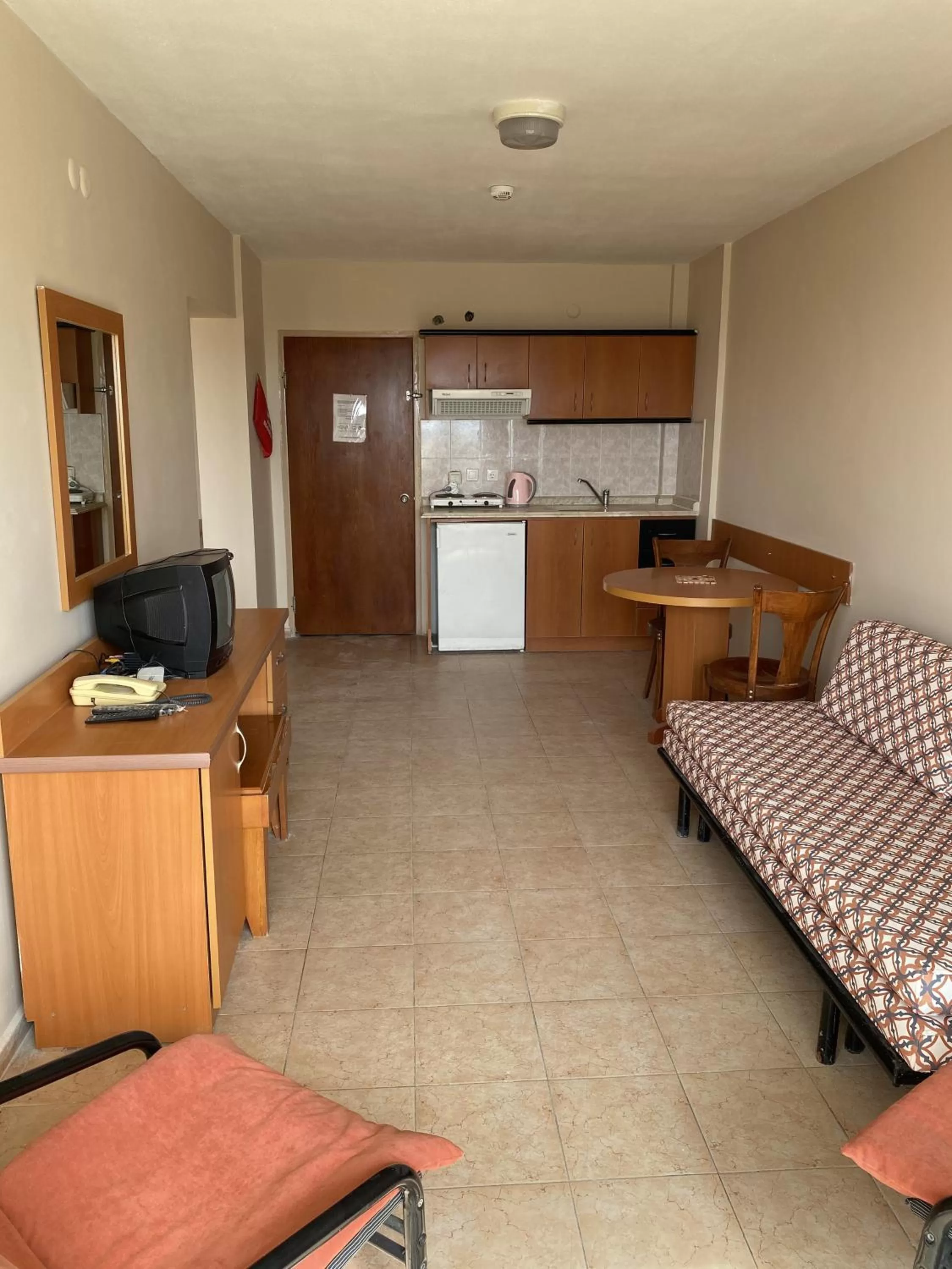 Kitchen or kitchenette in Tuntas Family Suites Kusadasi