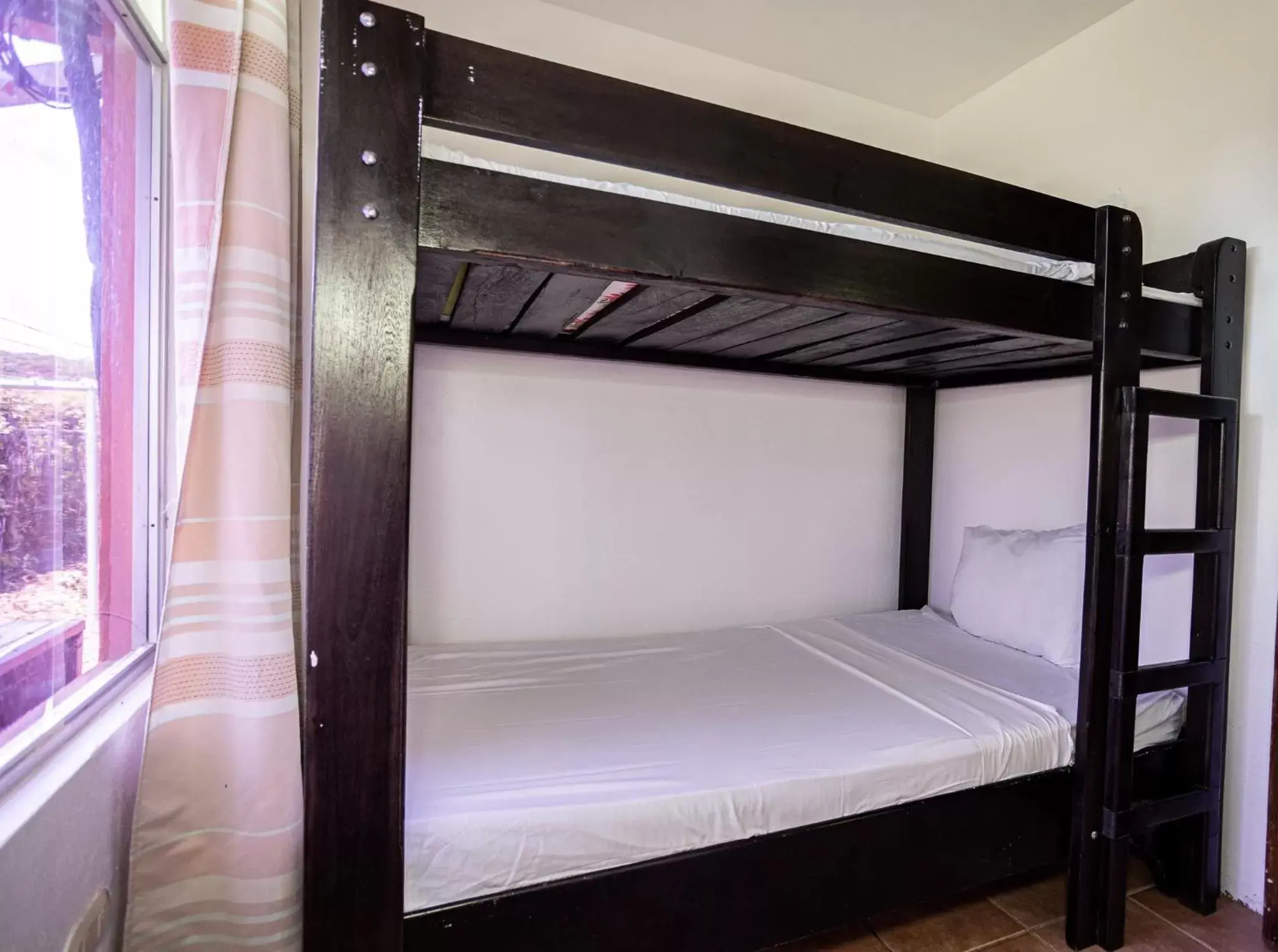 Bed, Bunk Bed in Hotel El Rancho